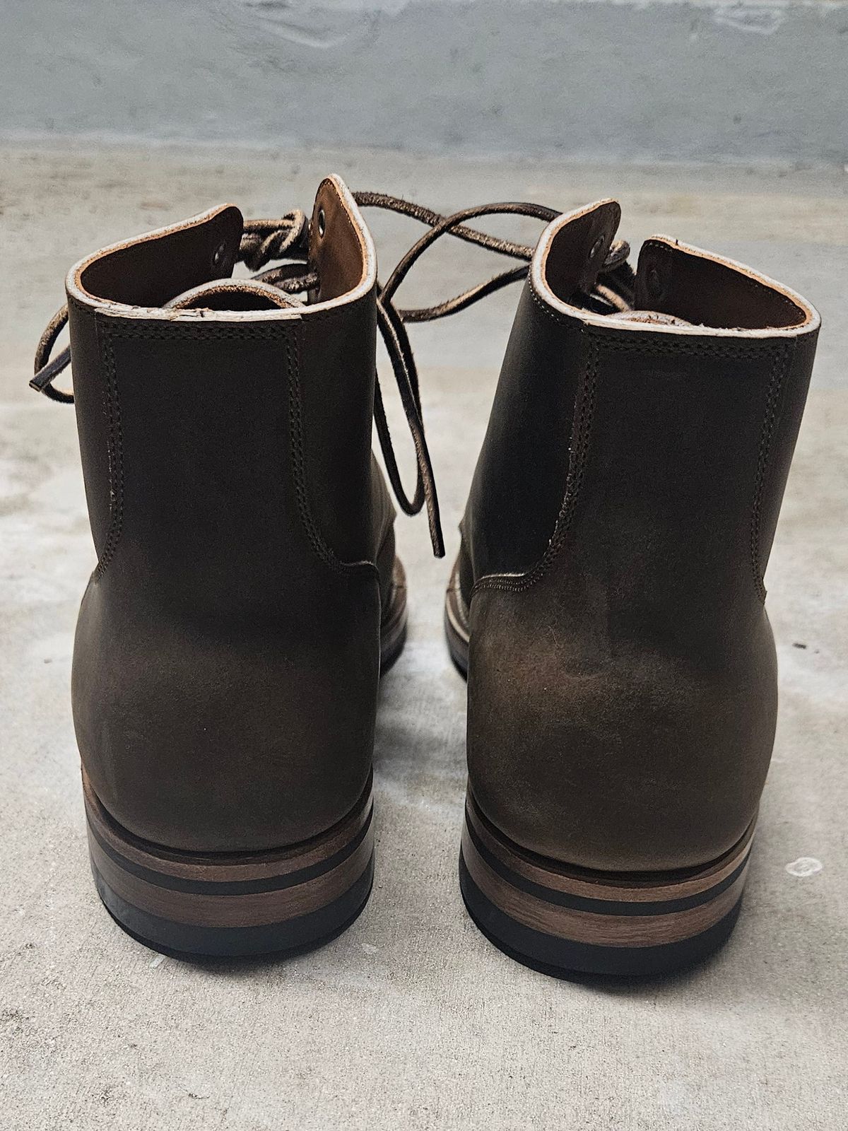 Photo by grim_f on October 1, 2024 of the Viberg Service Boot BCT in Horween Golden Brown Predator.