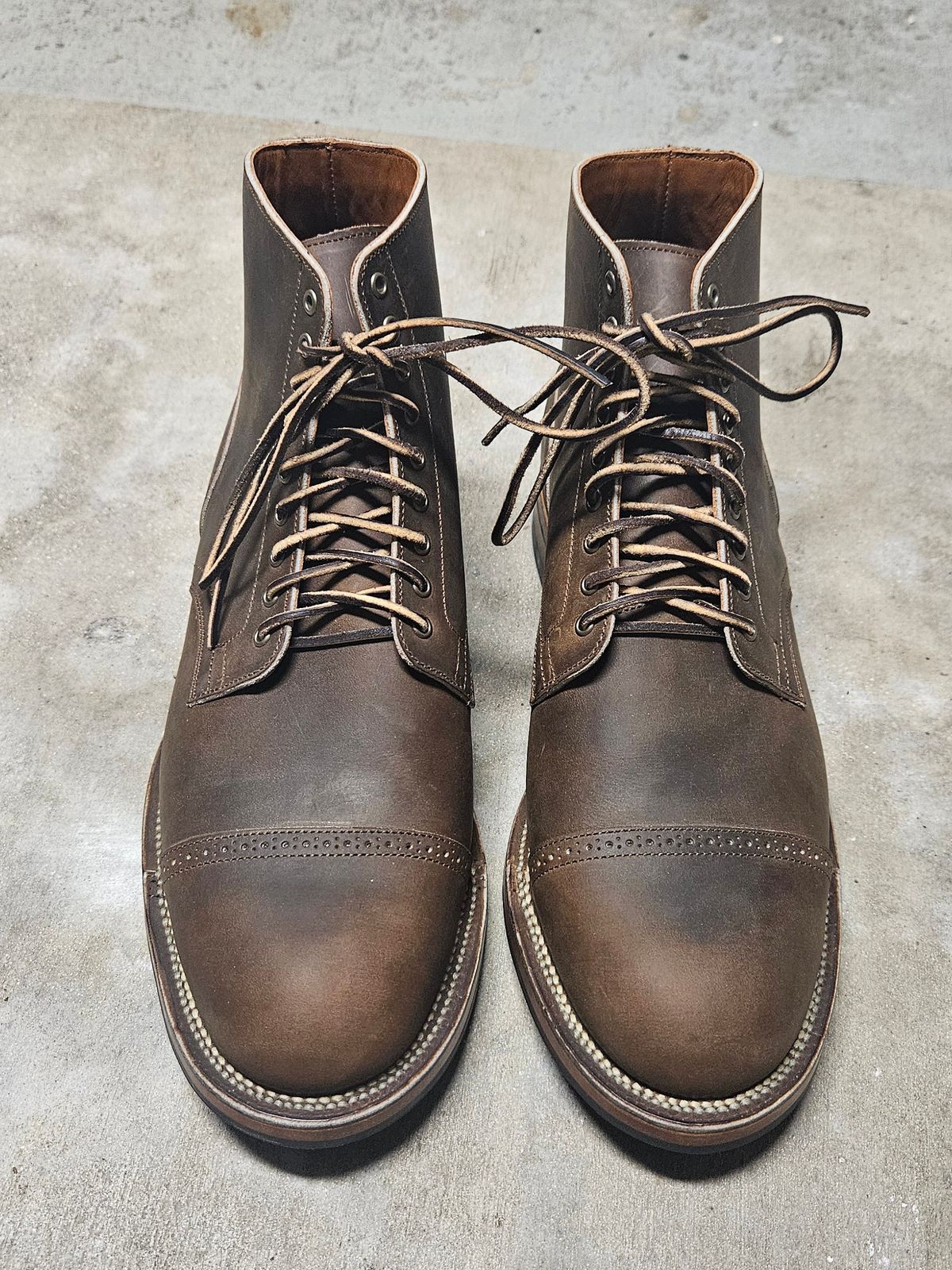 Photo by grim_f on October 1, 2024 of the Viberg Service Boot BCT in Horween Golden Brown Predator.