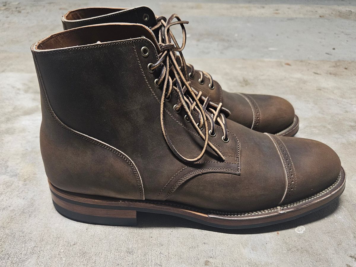 Photo by grim_f on October 1, 2024 of the Viberg Service Boot BCT in Horween Golden Brown Predator.