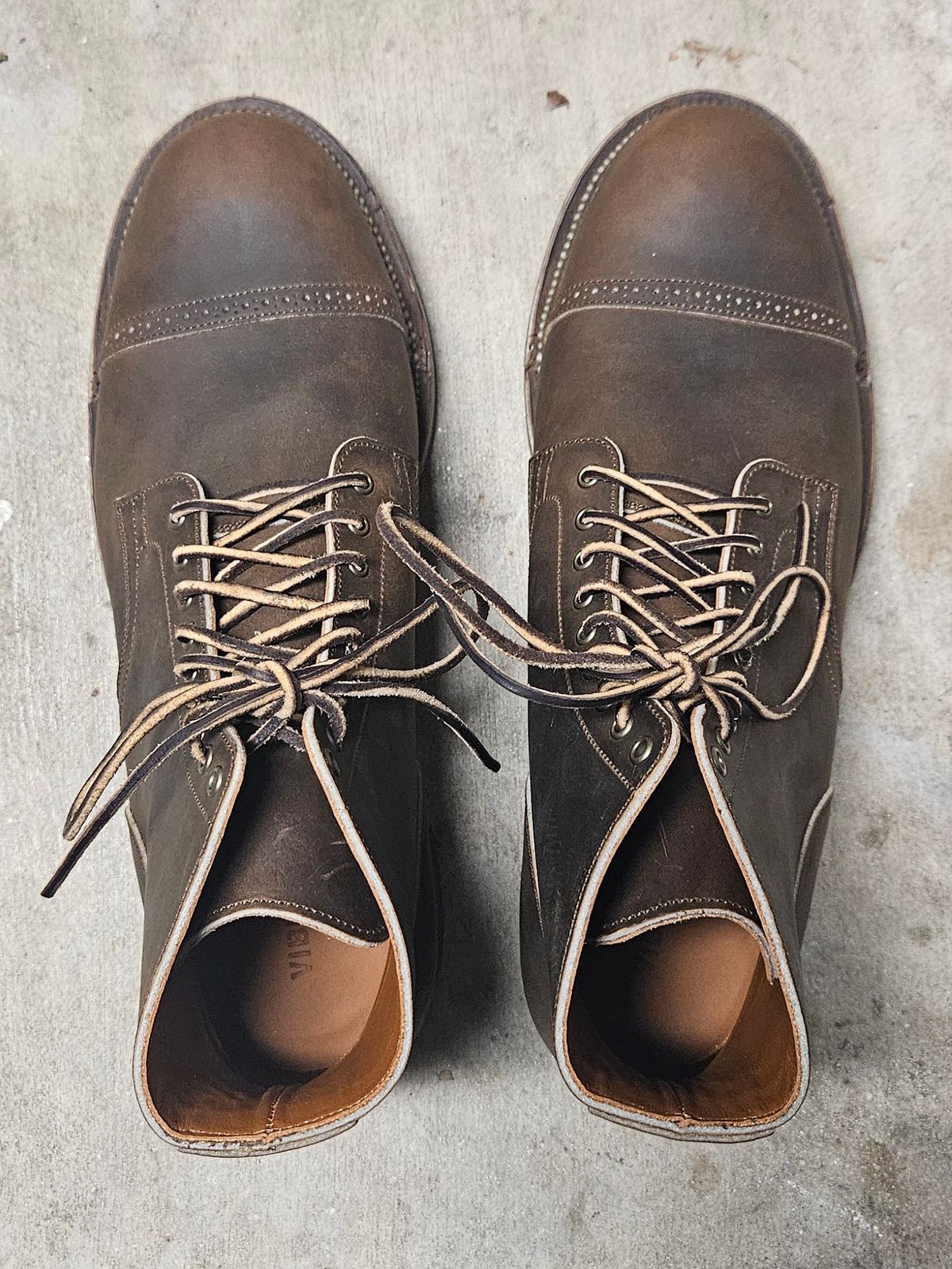 Photo by grim_f on October 1, 2024 of the Viberg Service Boot BCT in Horween Golden Brown Predator.