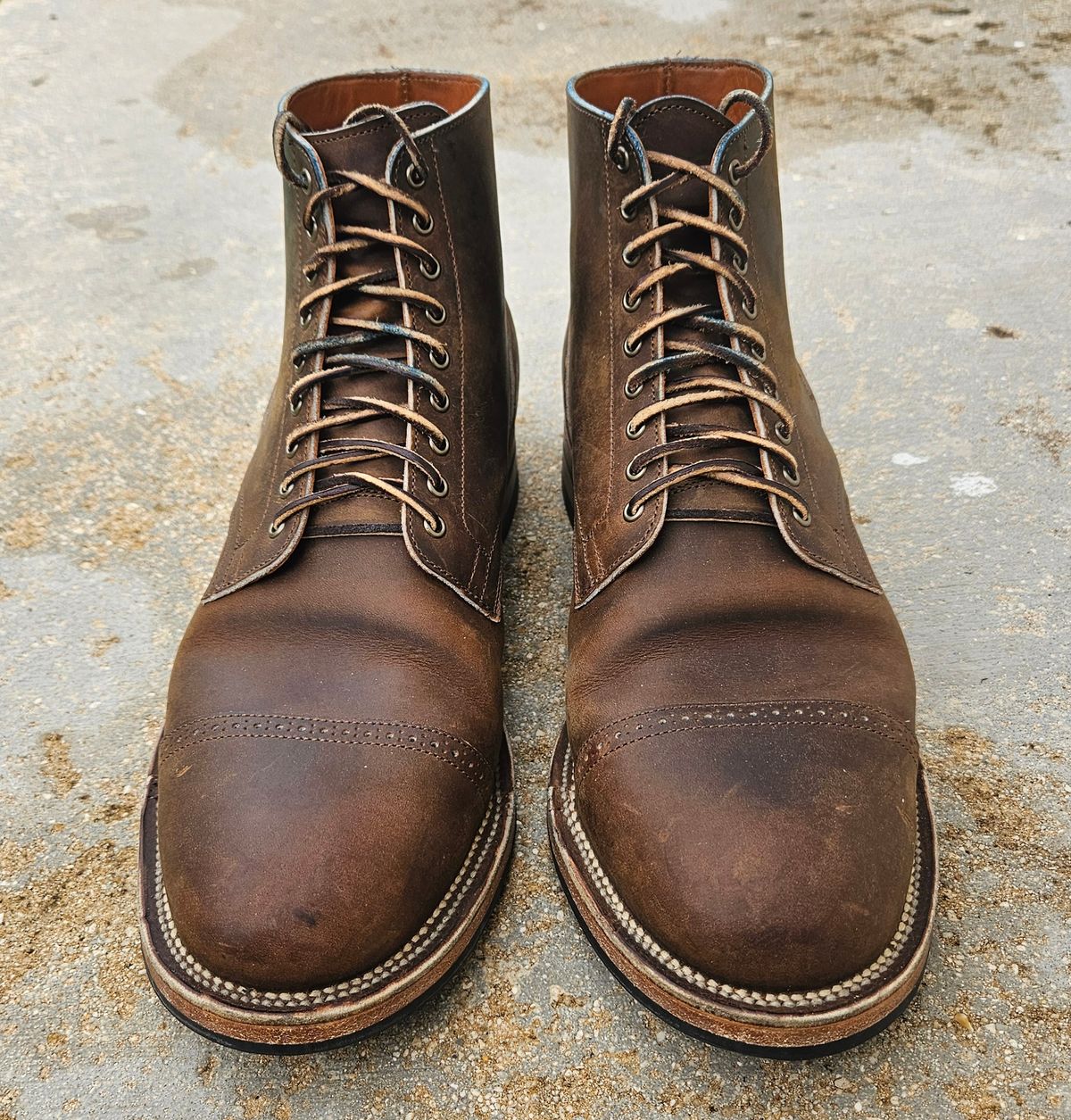 Photo by grim_f on November 5, 2024 of the Viberg Service Boot BCT in Horween Golden Brown Predator.