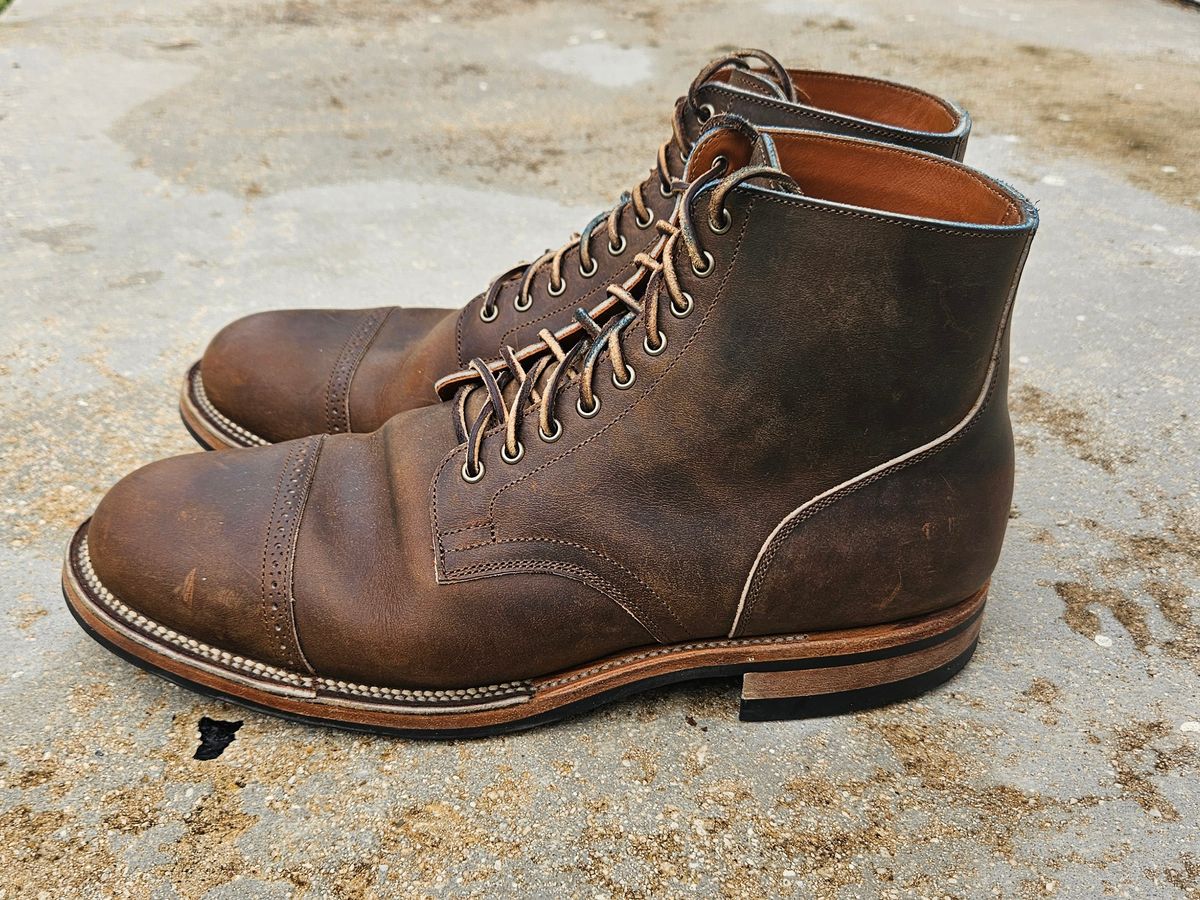 Photo by grim_f on November 5, 2024 of the Viberg Service Boot BCT in Horween Golden Brown Predator.