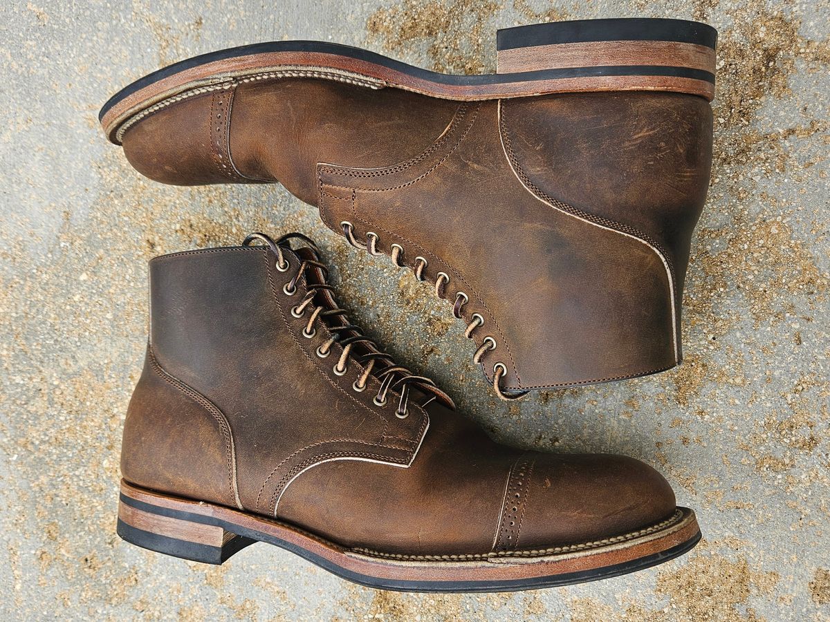 Photo by grim_f on November 5, 2024 of the Viberg Service Boot BCT in Horween Golden Brown Predator.