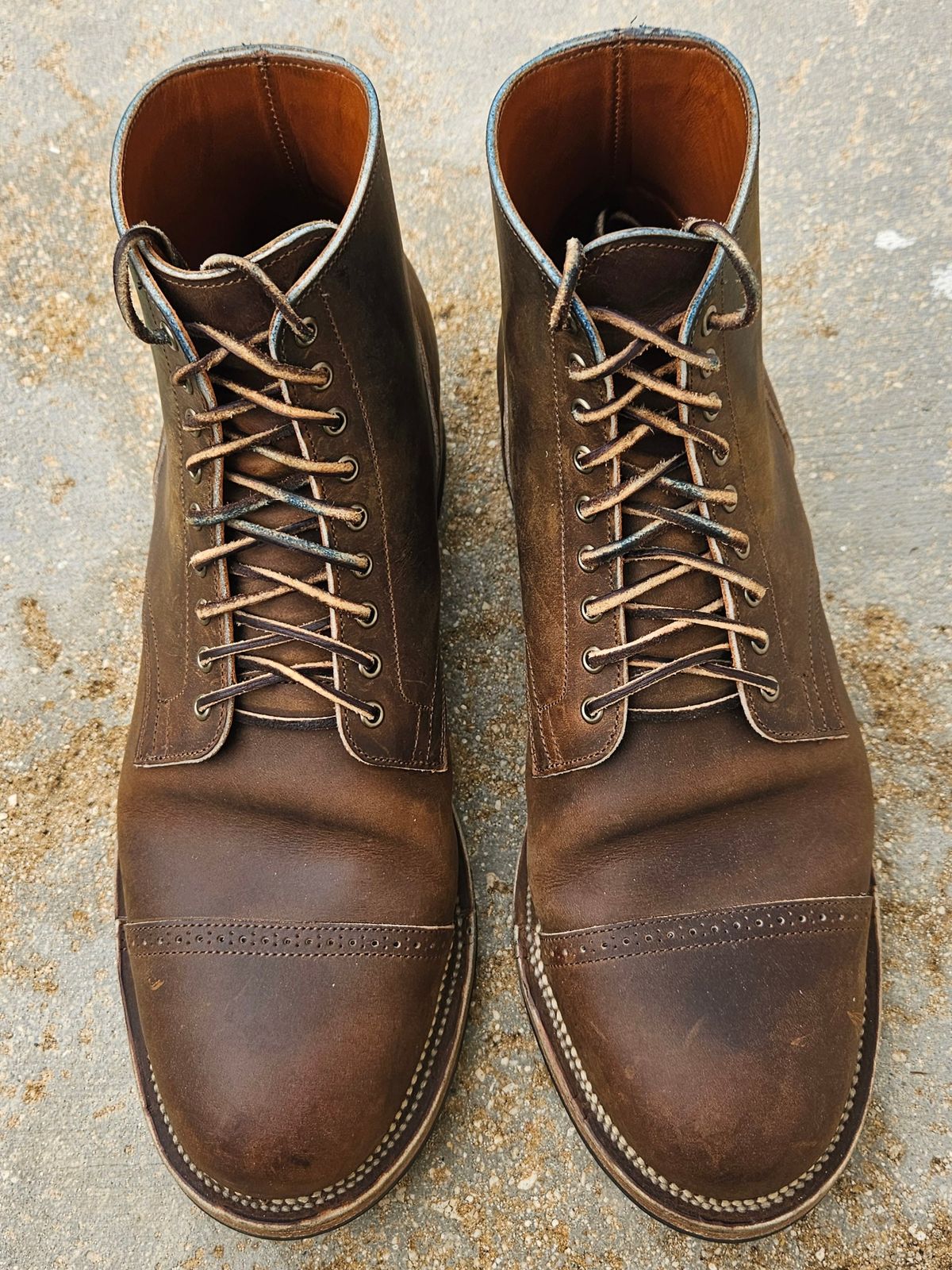 Photo by grim_f on November 5, 2024 of the Viberg Service Boot BCT in Horween Golden Brown Predator.