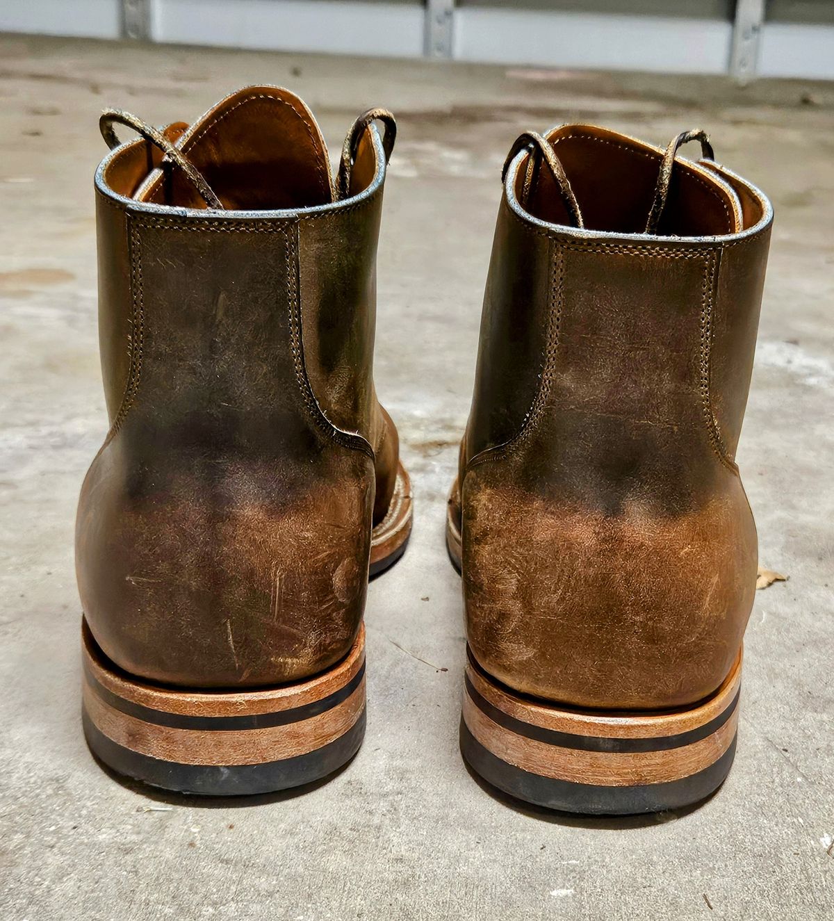 Photo by grim_f on December 4, 2024 of the Viberg Service Boot BCT in Horween Golden Brown Predator.