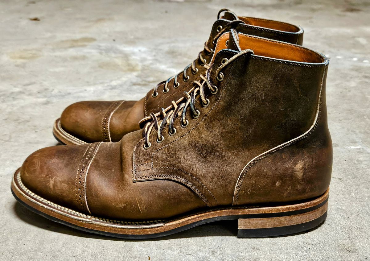 Photo by grim_f on December 4, 2024 of the Viberg Service Boot BCT in Horween Golden Brown Predator.