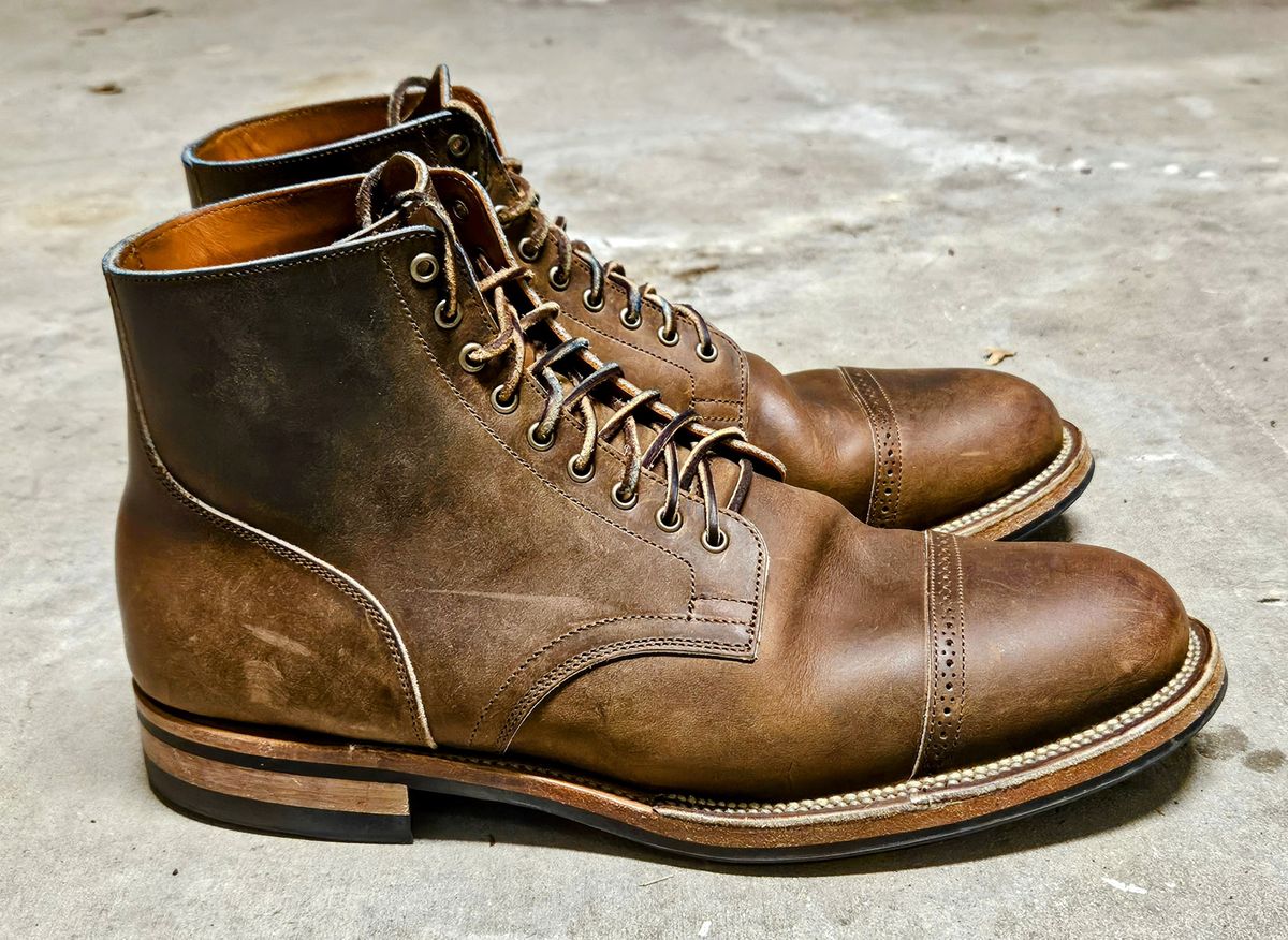 Photo by grim_f on December 4, 2024 of the Viberg Service Boot BCT in Horween Golden Brown Predator.