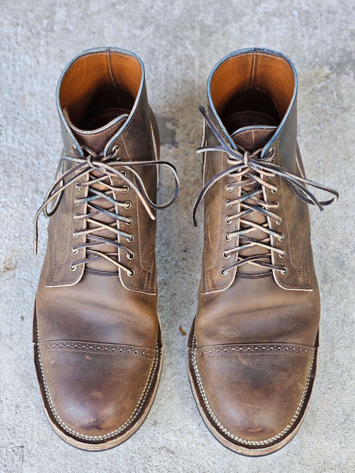 Photo by grim_f on January 5, 2025 of the Viberg Service Boot BCT in Horween Golden Brown Predator.