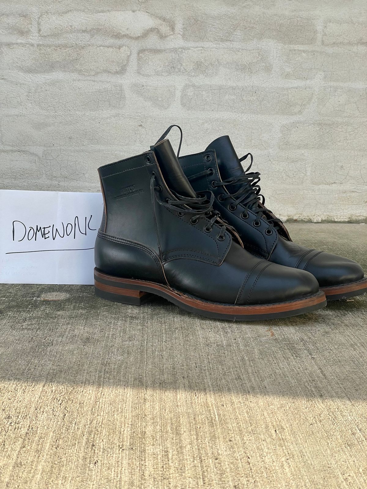 Photo by grdrw on October 4, 2022 of the White's Bounty Hunter in Horween Black Chromexcel Horsehide.
