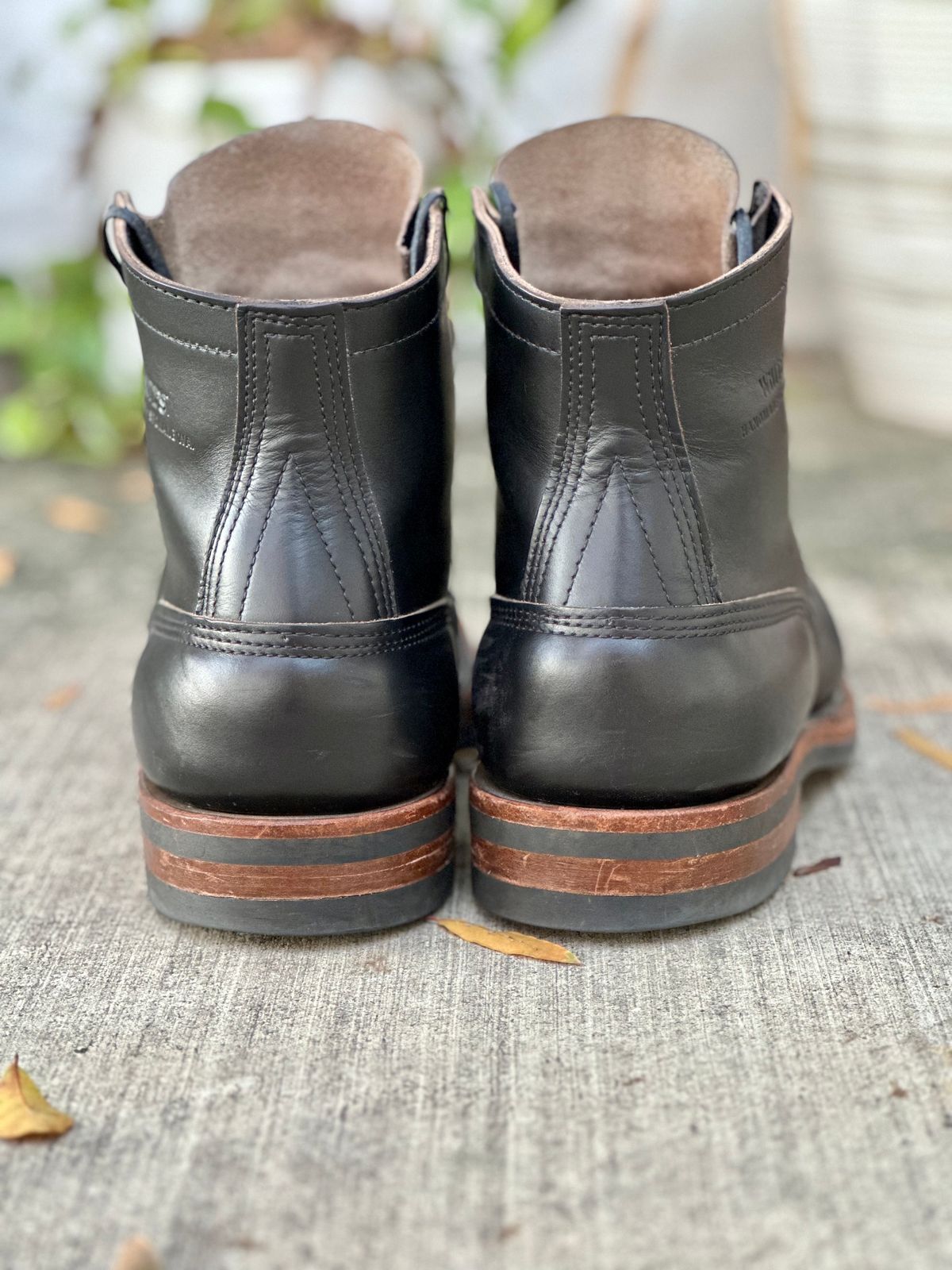 Photo by grdrw on January 5, 2023 of the White's Bounty Hunter in Horween Black Chromexcel Horsehide.