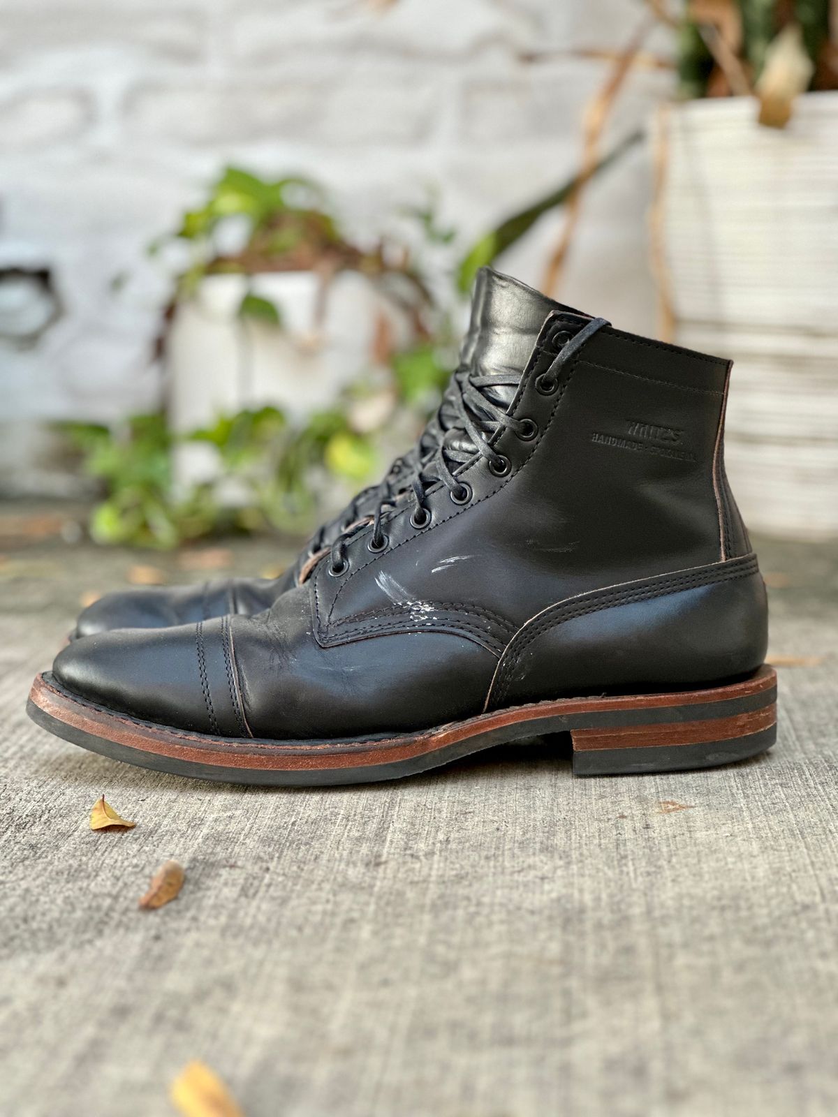 Photo by grdrw on January 5, 2023 of the White's Bounty Hunter in Horween Black Chromexcel Horsehide.