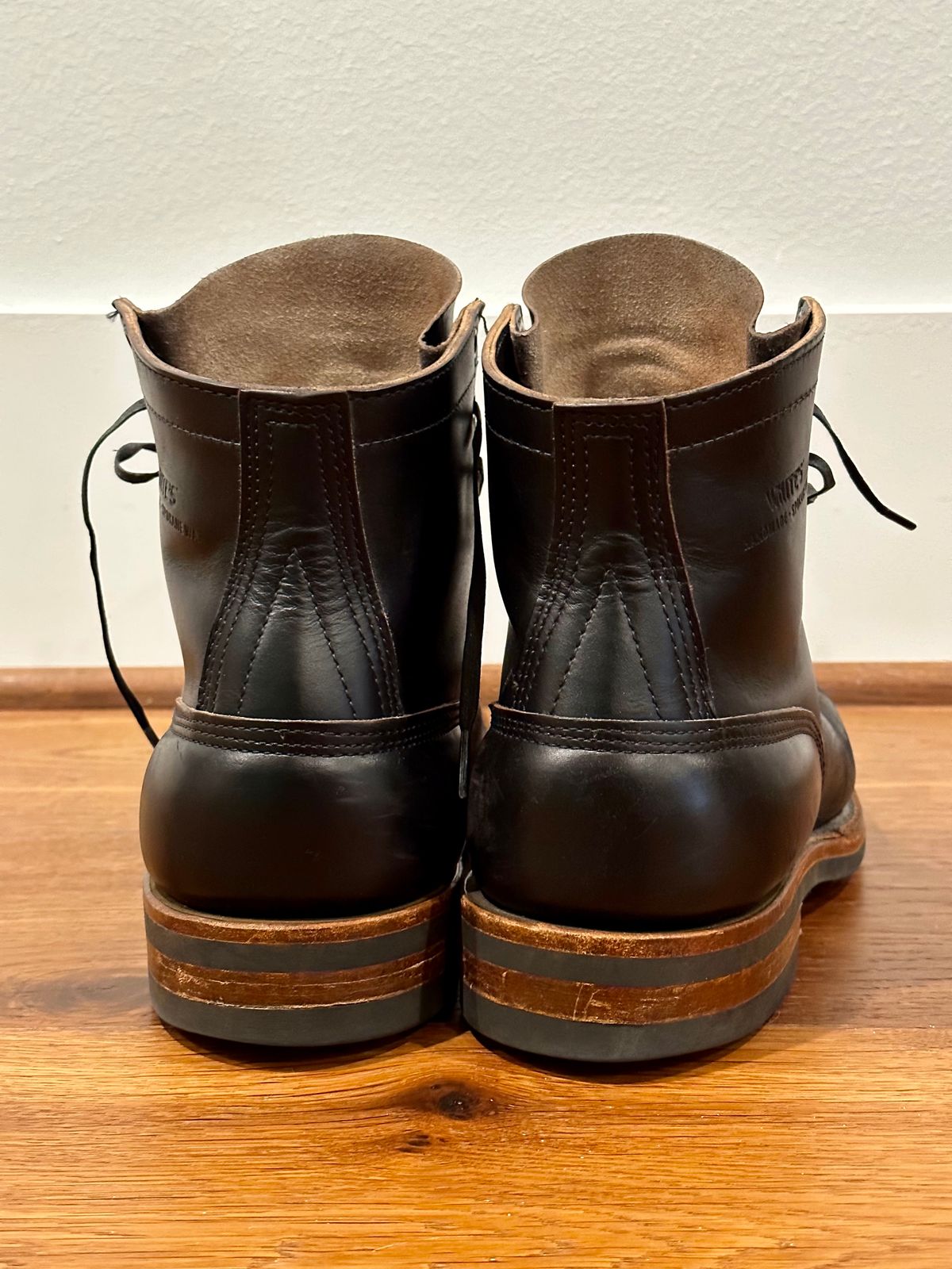 Photo by grdrw on February 6, 2023 of the White's Bounty Hunter in Horween Black Chromexcel Horsehide.