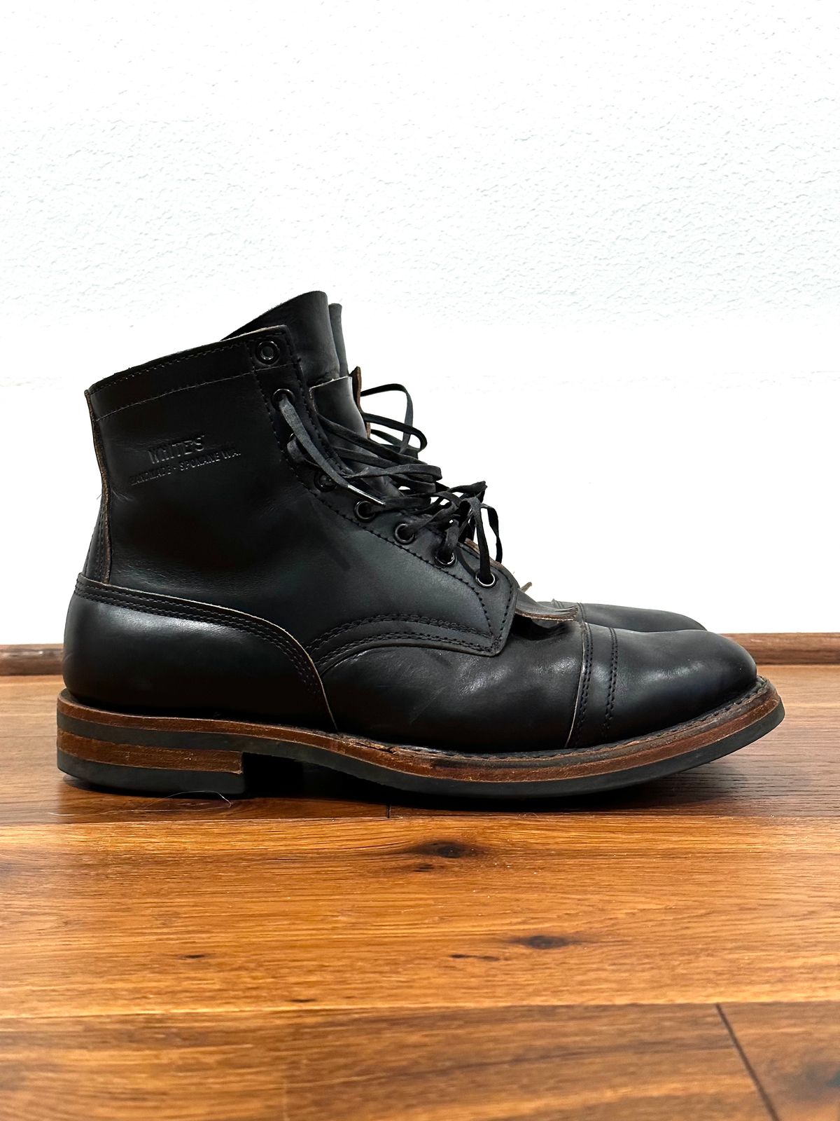 Photo by grdrw on February 6, 2023 of the White's Bounty Hunter in Horween Black Chromexcel Horsehide.