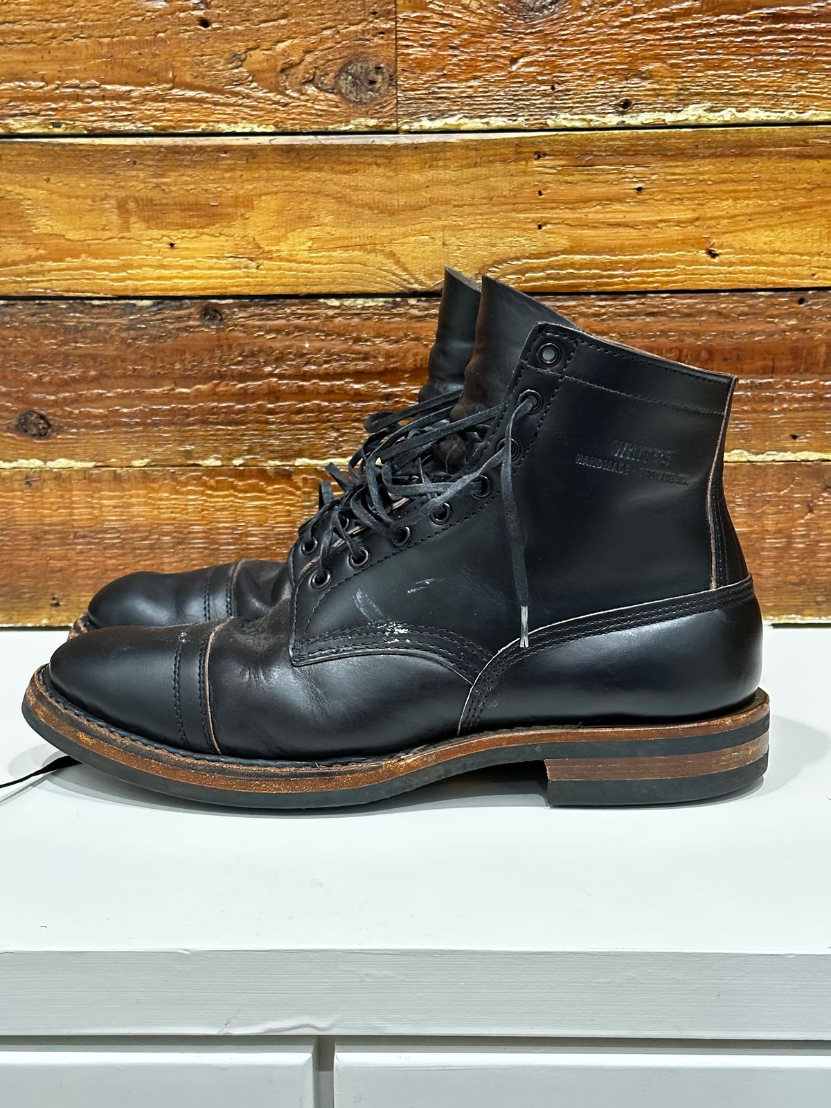 Photo by grdrw on March 6, 2023 of the White's Bounty Hunter in Horween Black Chromexcel Horsehide.