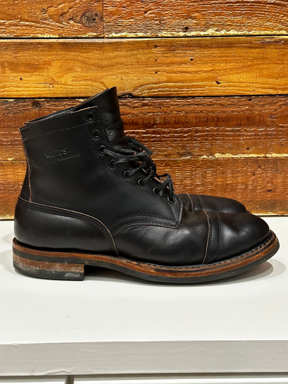 Photo by grdrw on March 6, 2023 of the White's Bounty Hunter in Horween Black Chromexcel Horsehide.