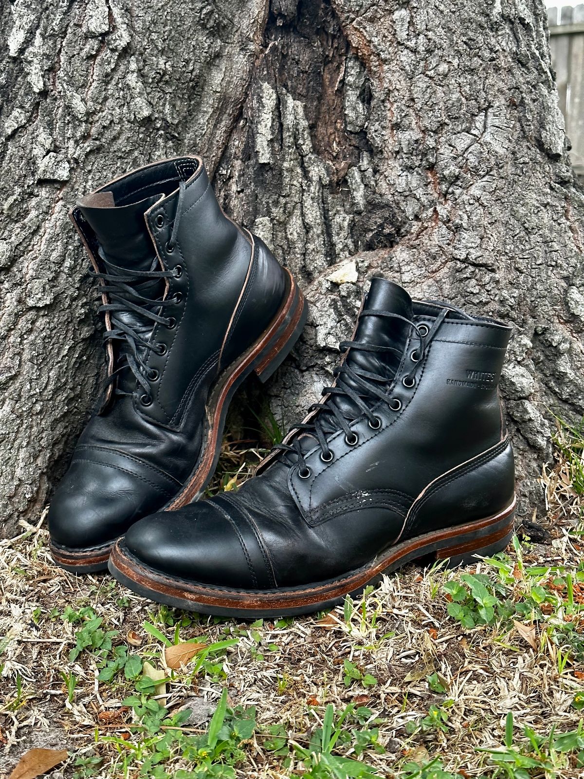 Photo by grdrw on April 5, 2023 of the White's Bounty Hunter in Horween Black Chromexcel Horsehide.