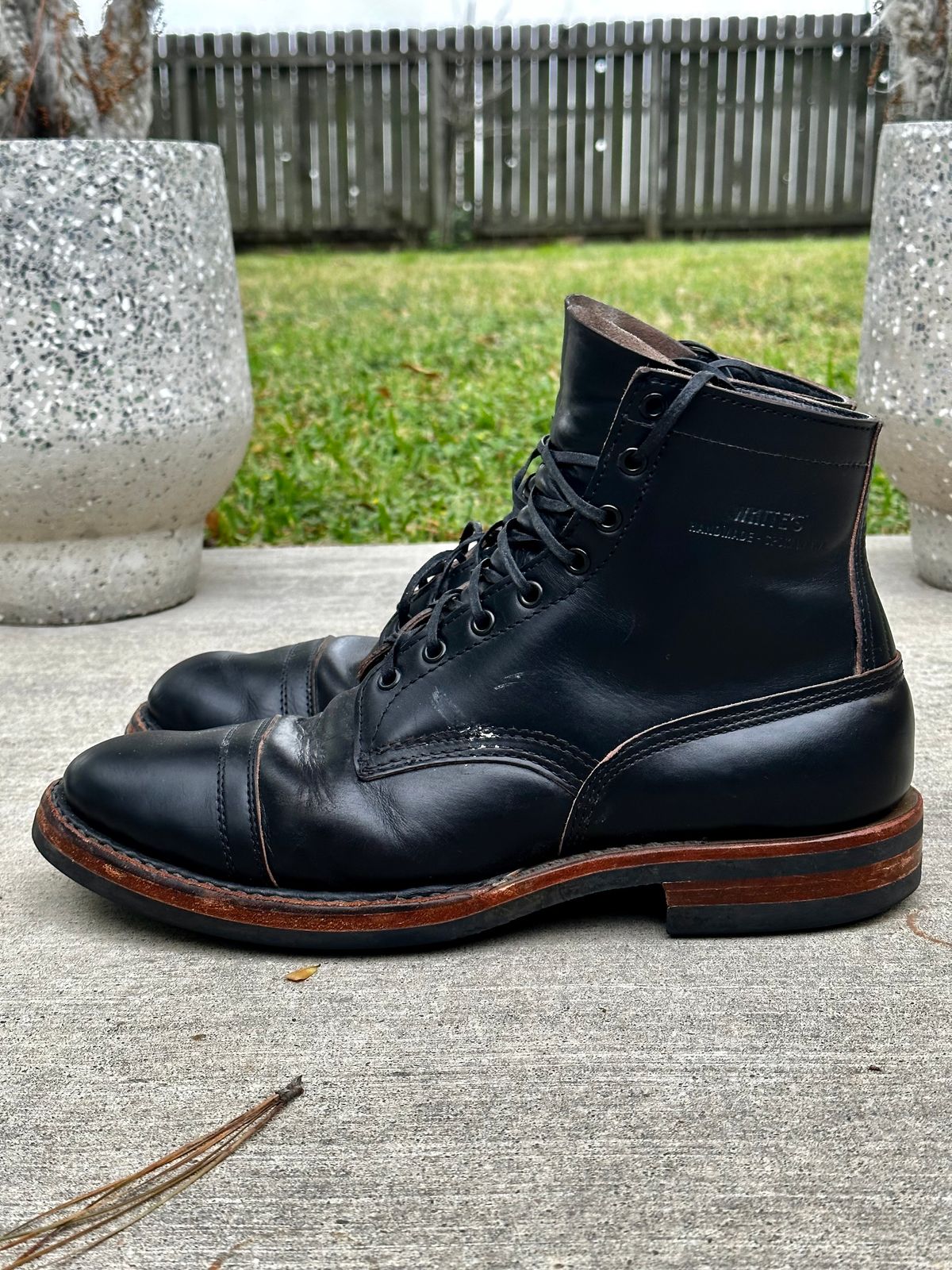 Photo by grdrw on April 5, 2023 of the White's Bounty Hunter in Horween Black Chromexcel Horsehide.