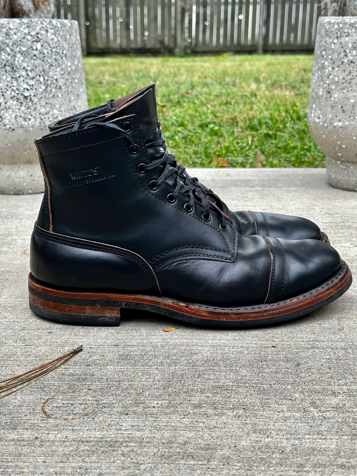 Photo by grdrw on April 5, 2023 of the White's Bounty Hunter in Horween Black Chromexcel Horsehide.