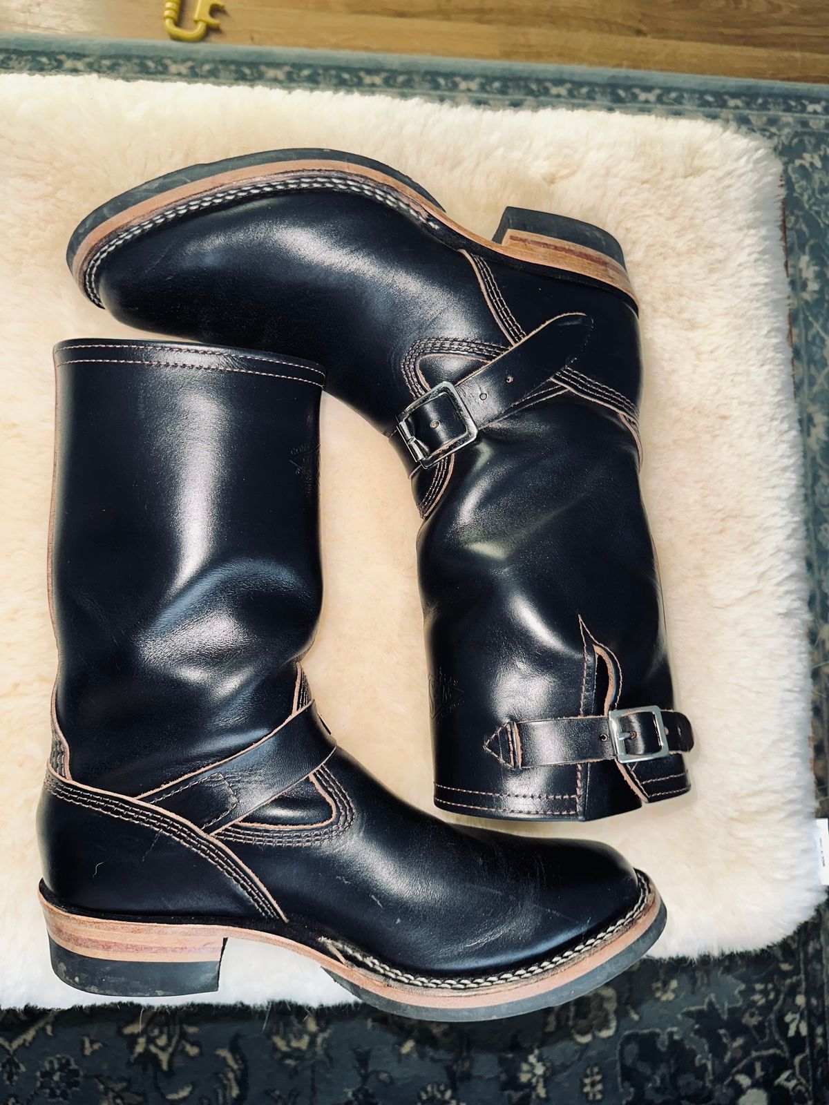Photo by Deckard on November 4, 2023 of the Wesco Mister Lou in Maryam Black Horsehide.