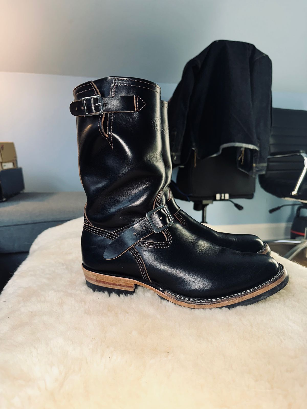 Photo by Deckard on November 4, 2023 of the Wesco Mister Lou in Maryam Black Horsehide.