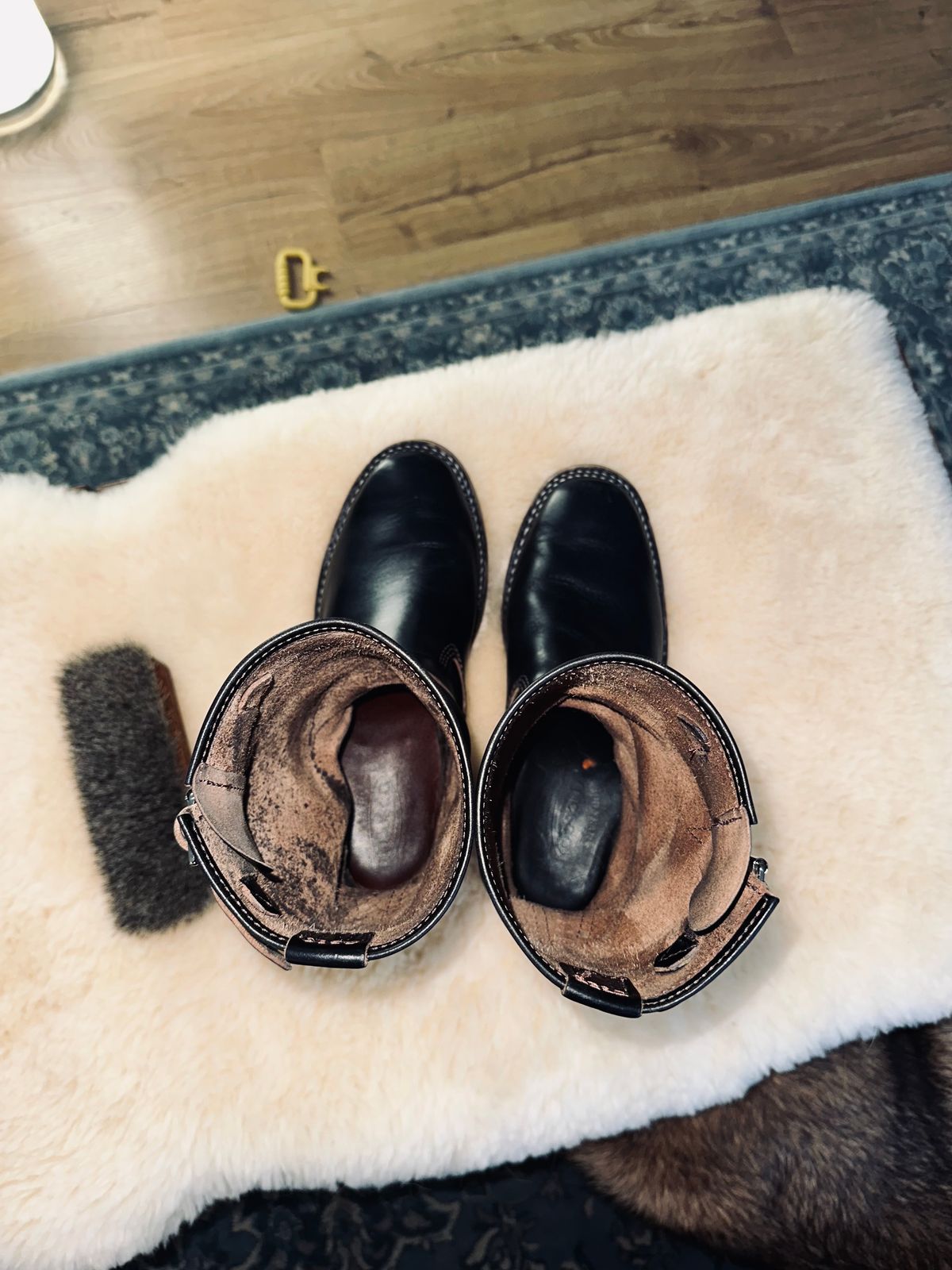 Photo by Deckard on November 4, 2023 of the Wesco Mister Lou in Maryam Black Horsehide.