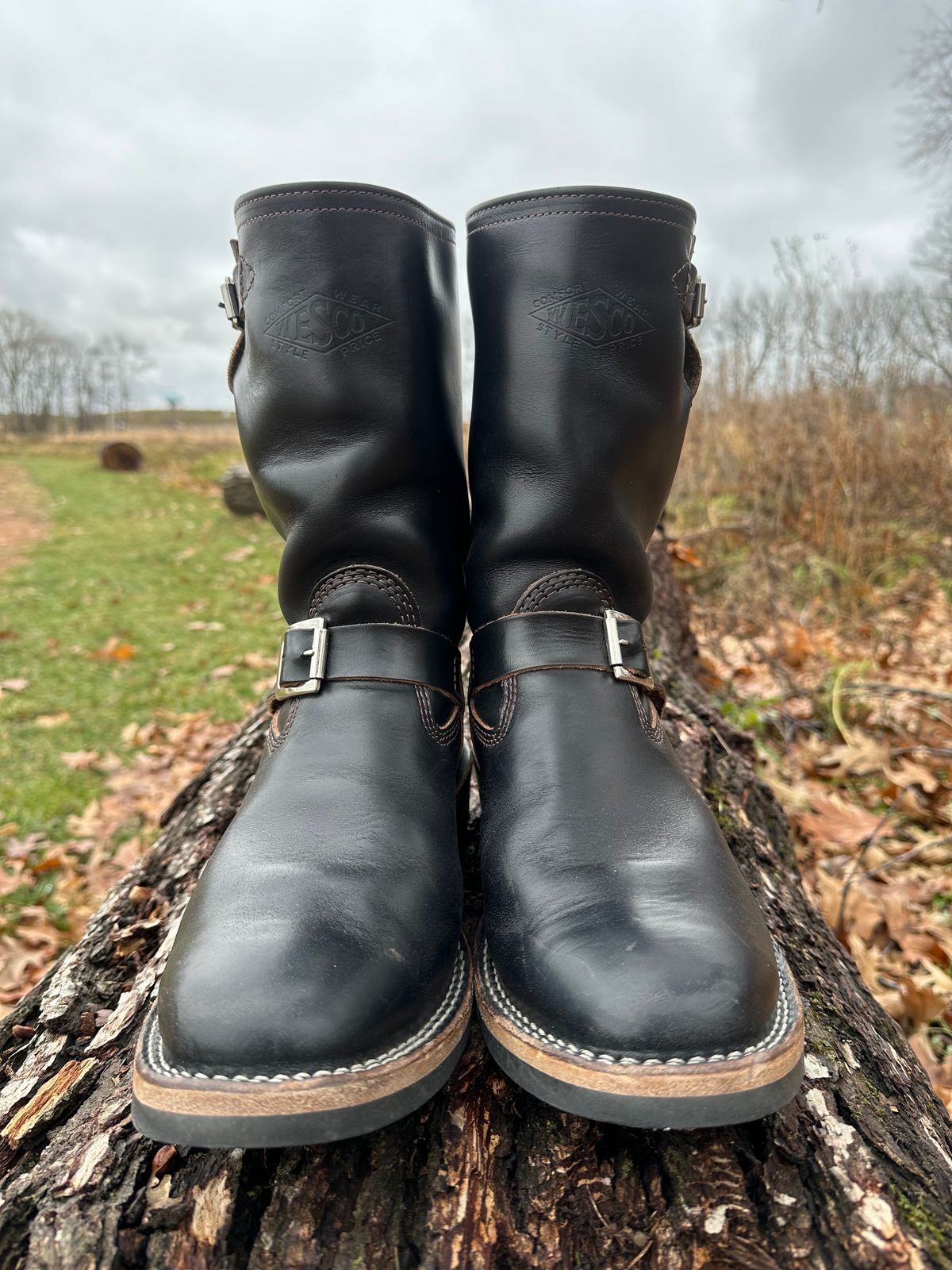 Photo by Deckard on December 2, 2023 of the Wesco Mister Lou in Maryam Black Horsehide.