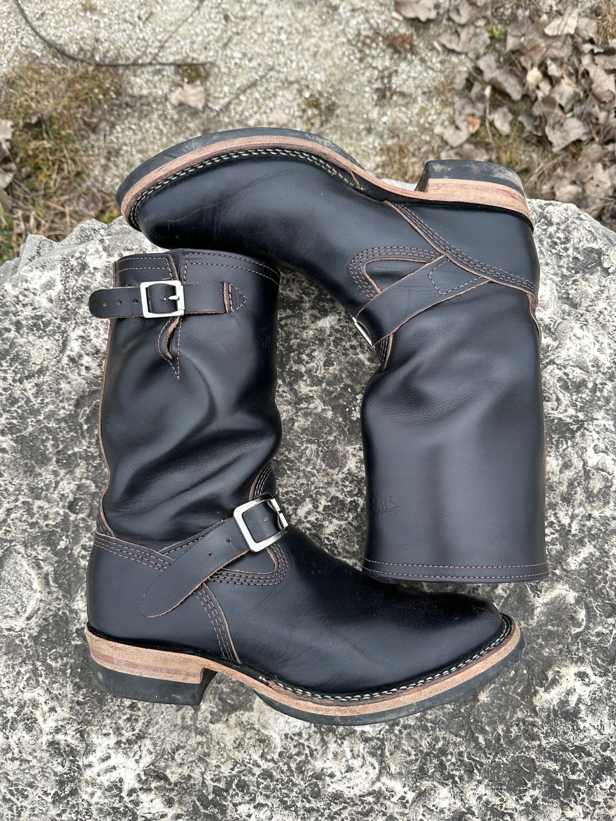 Photo by Deckard on January 1, 2024 of the Wesco Mister Lou in Maryam Black Horsehide.