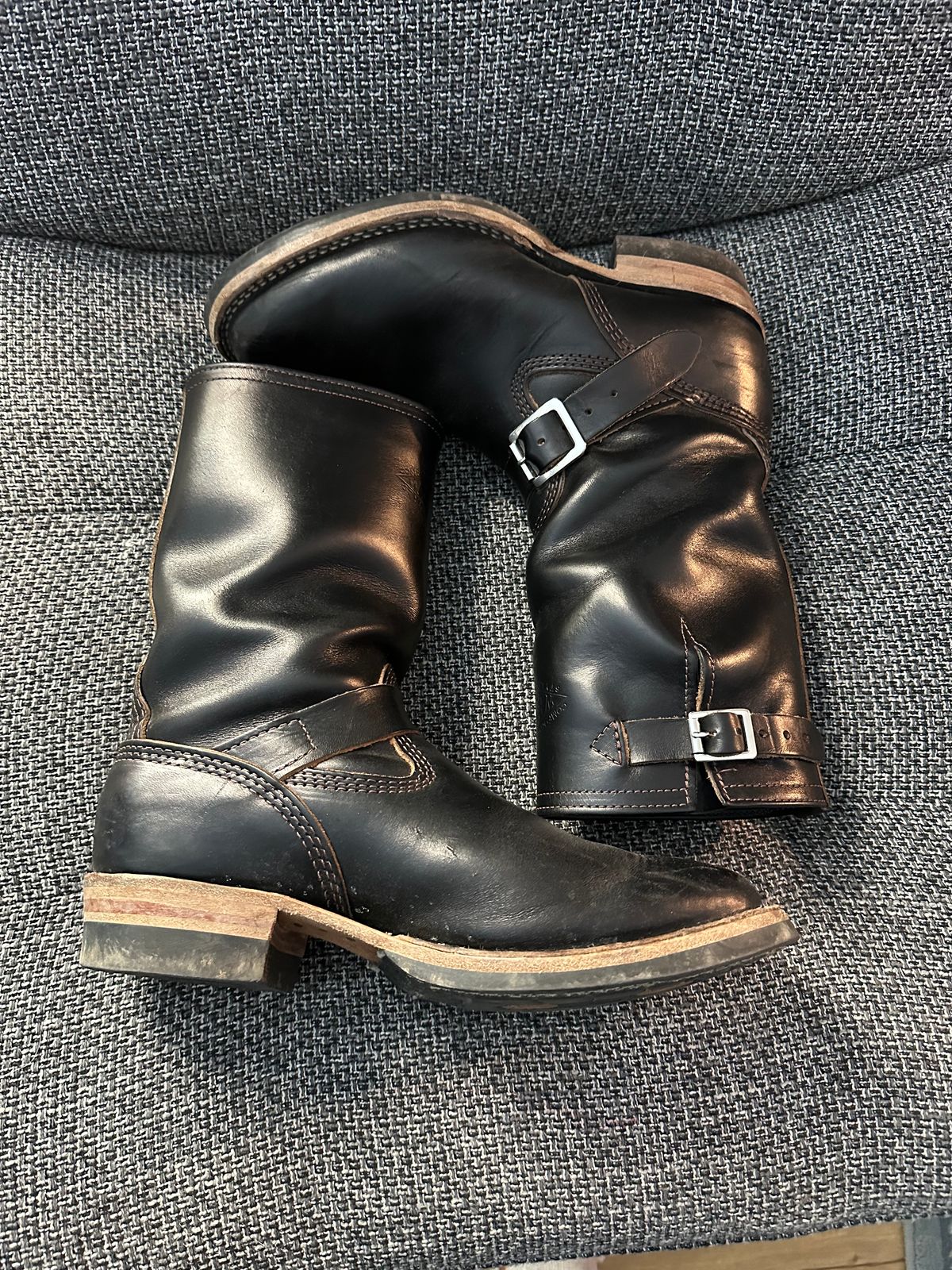 Photo by Deckard on March 6, 2024 of the Wesco Mister Lou in Maryam Black Horsehide.