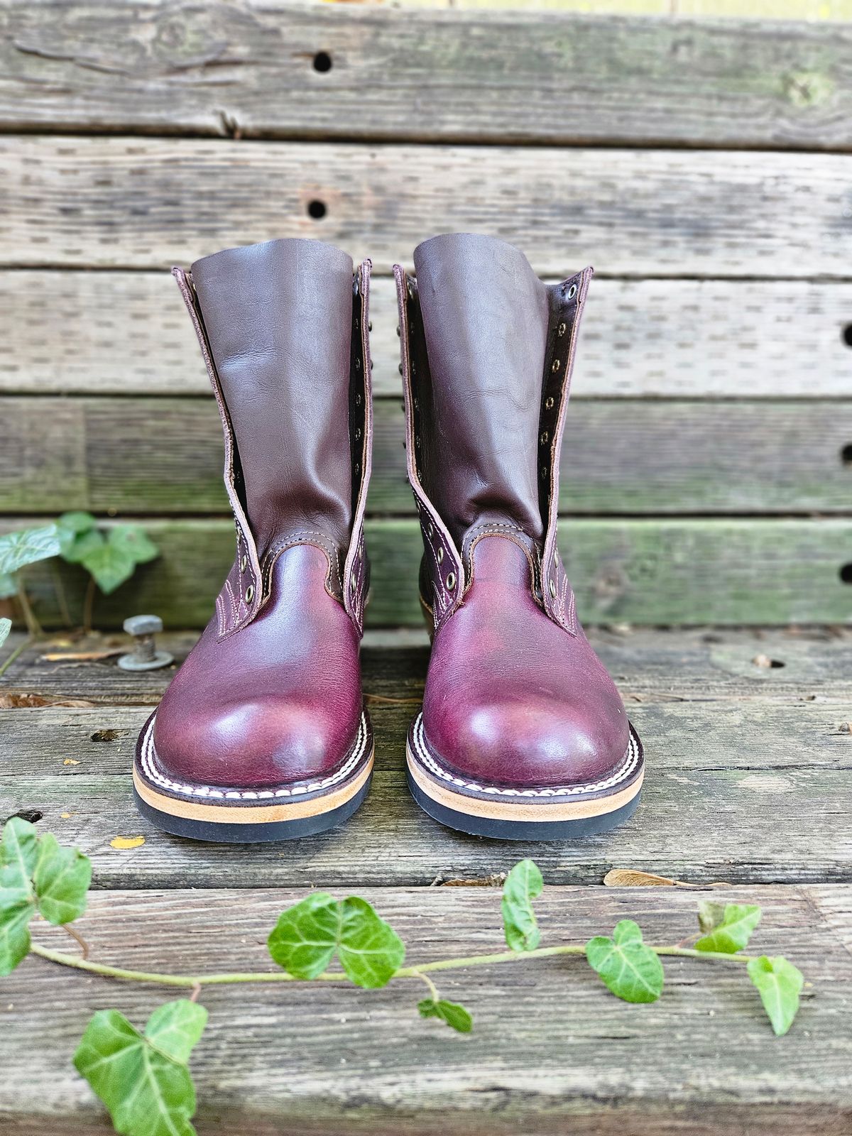 Photo by ShnyHntr91 on October 26, 2024 of the Nicks MTO in Horween, Color #8 Cypress.