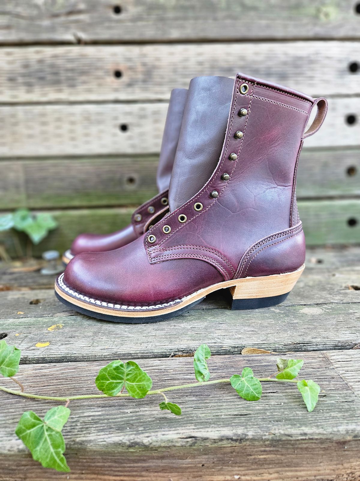 Photo by ShnyHntr91 on October 26, 2024 of the Nicks MTO in Horween, Color #8 Cypress.