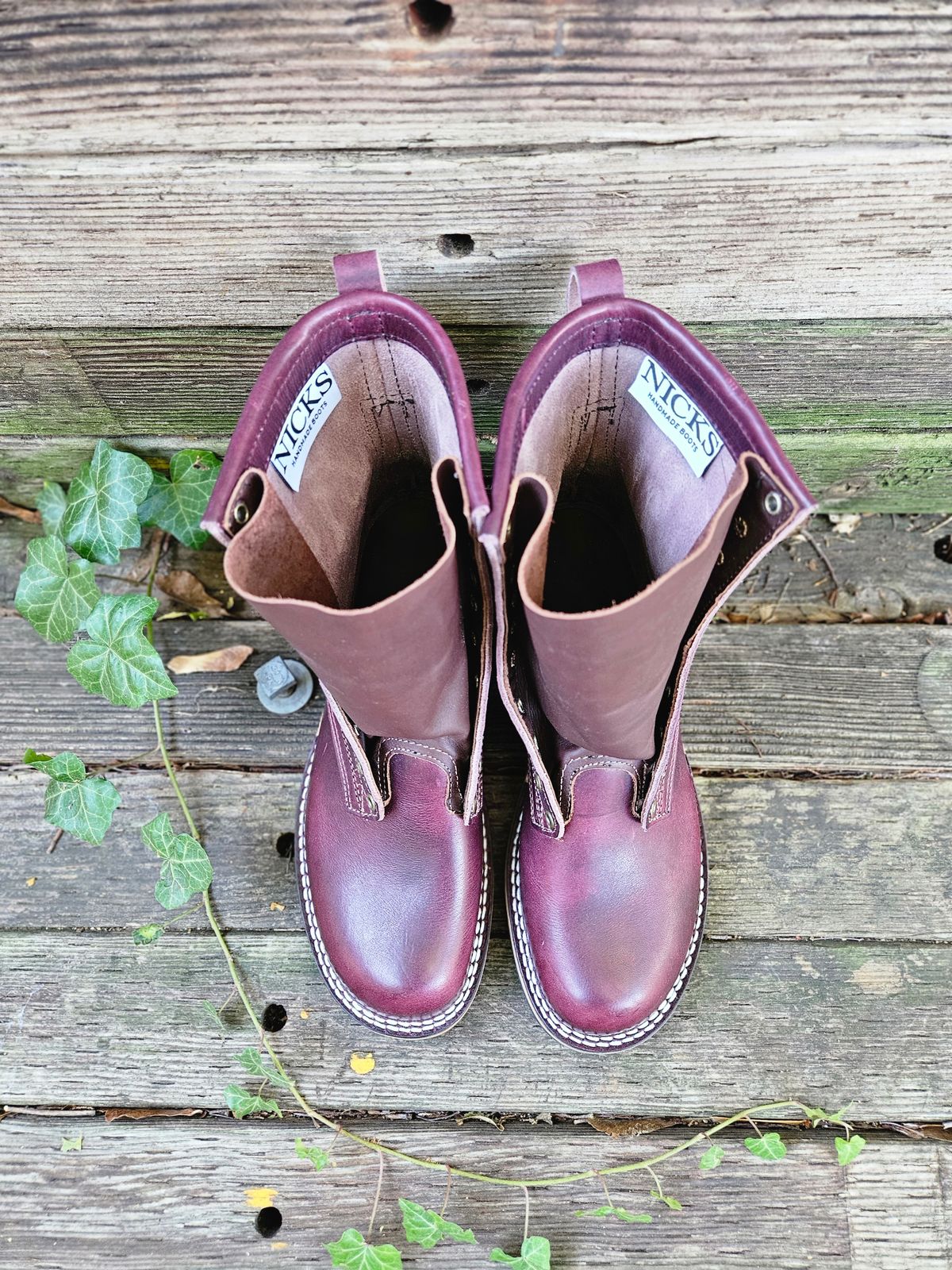 Photo by ShnyHntr91 on October 26, 2024 of the Nicks MTO in Horween, Color #8 Cypress.