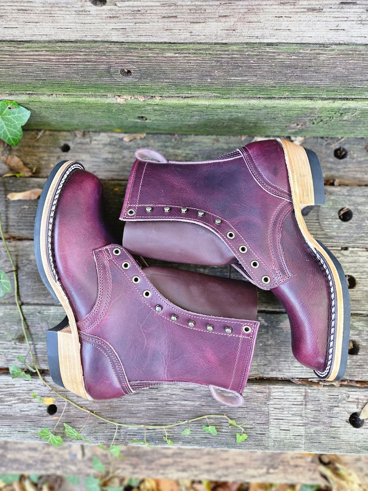 Photo by ShnyHntr91 on October 26, 2024 of the Nicks MTO in Horween, Color #8 Cypress.