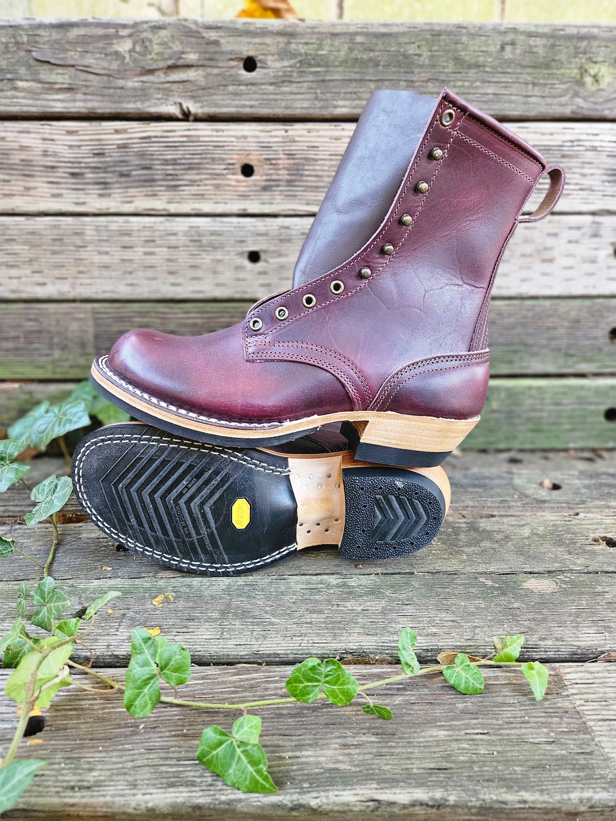 Photo by ShnyHntr91 on October 26, 2024 of the Nicks MTO in Horween, Color #8 Cypress.