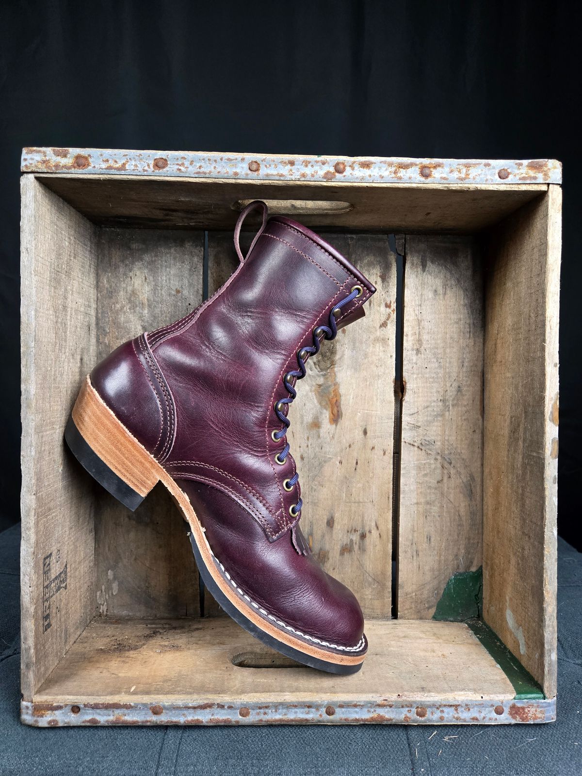 Photo by ShnyHntr91 on January 25, 2025 of the Nicks MTO in Horween, Color #8 Cypress.