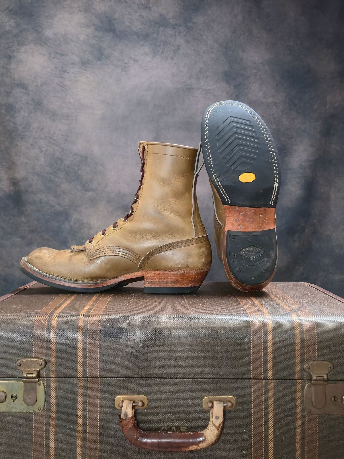 Photo by ShnyHntr91 on July 5, 2025 of the Nicks MTO in Horween, Sage Chromepak.