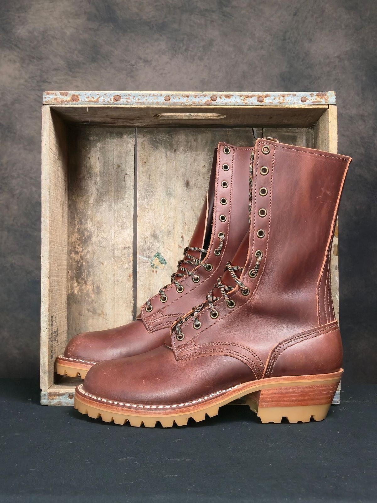 Photo by ShnyHntr91 on September 23, 2025 of the Nicks BuilderPro in Horween Timber Roanoke.