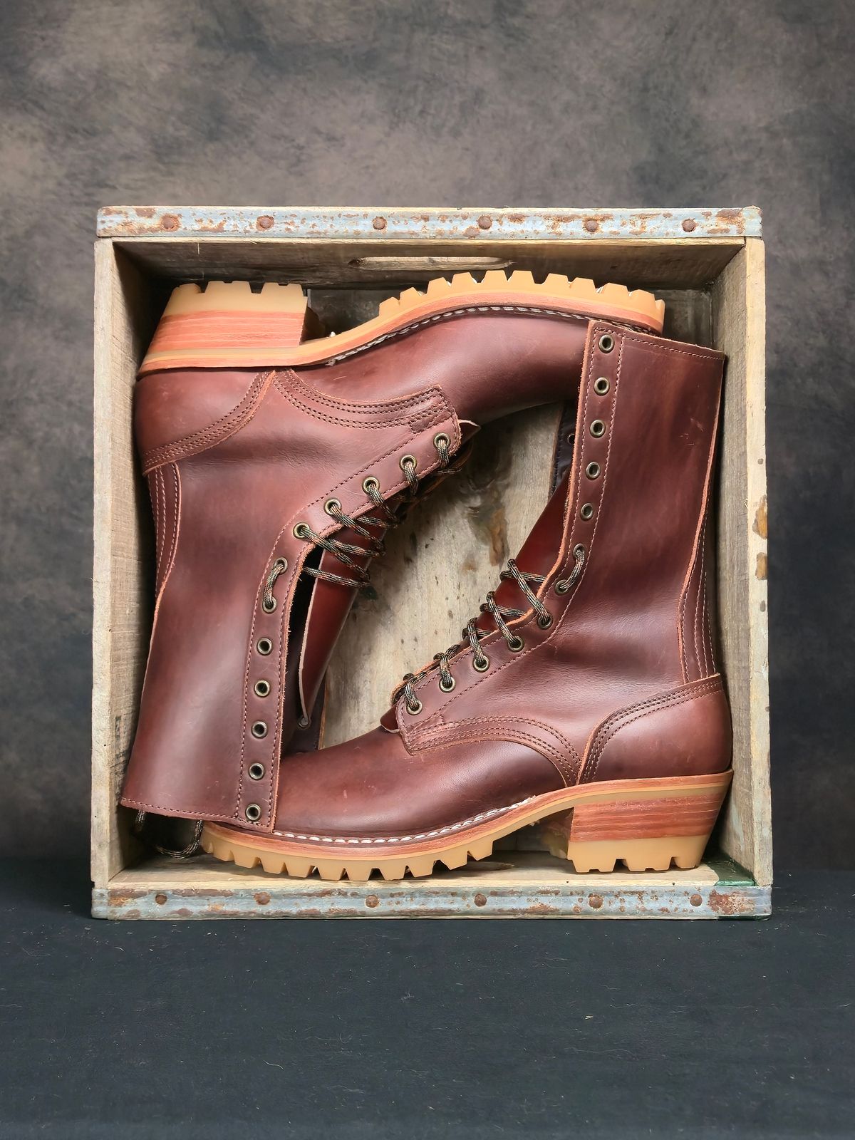 Photo by ShnyHntr91 on September 23, 2025 of the Nicks BuilderPro in Horween Timber Roanoke.