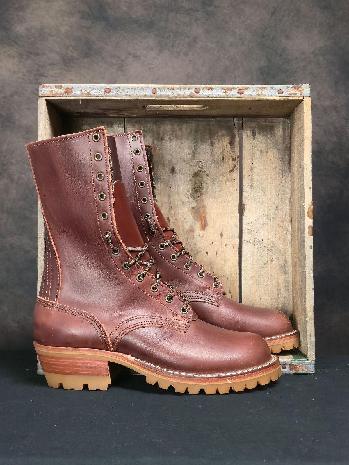 Photo by ShnyHntr91 on September 23, 2025 of the Nicks BuilderPro in Horween Timber Roanoke.