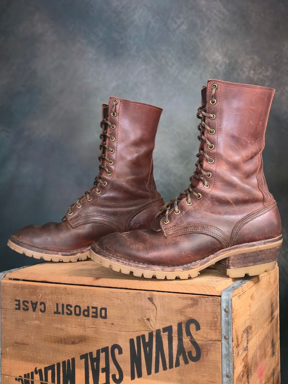 Photo by ShnyHntr91 on February 1, 2026 of the Nicks BuilderPro in Horween Timber Roanoke.