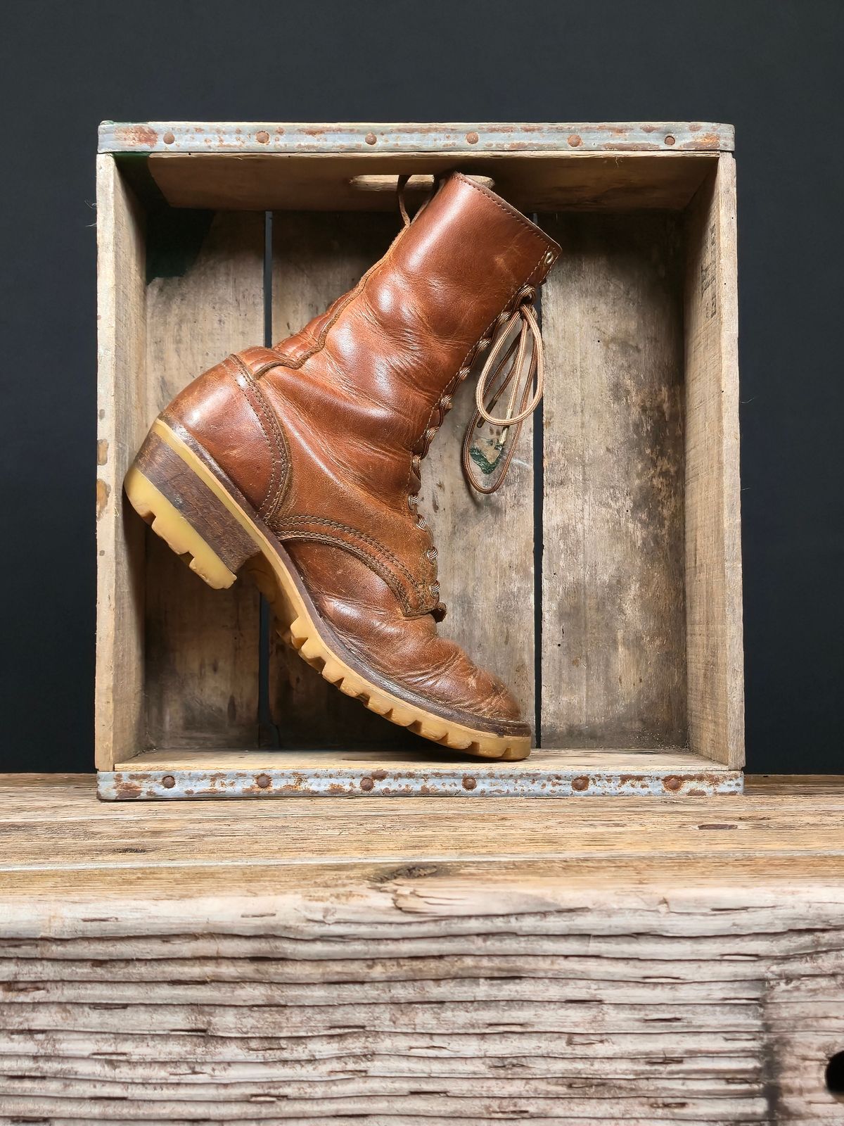 Photo by ShnyHntr91 on July 4, 2025 of the Nicks Builder Pro, MTO in Horween Natural Dublin.