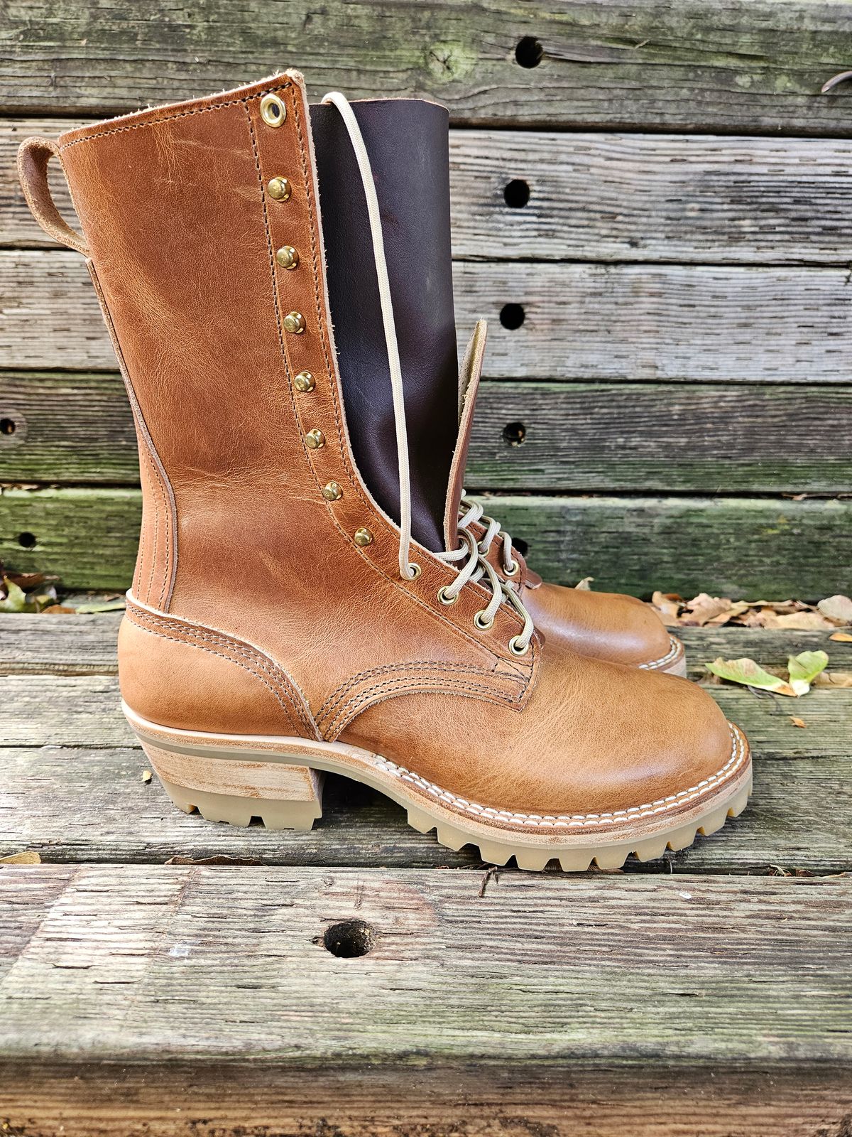 Photo by ShnyHntr91 on October 1, 2024 of the Nicks Builder Pro, MTO in Horween Natural Dublin.
