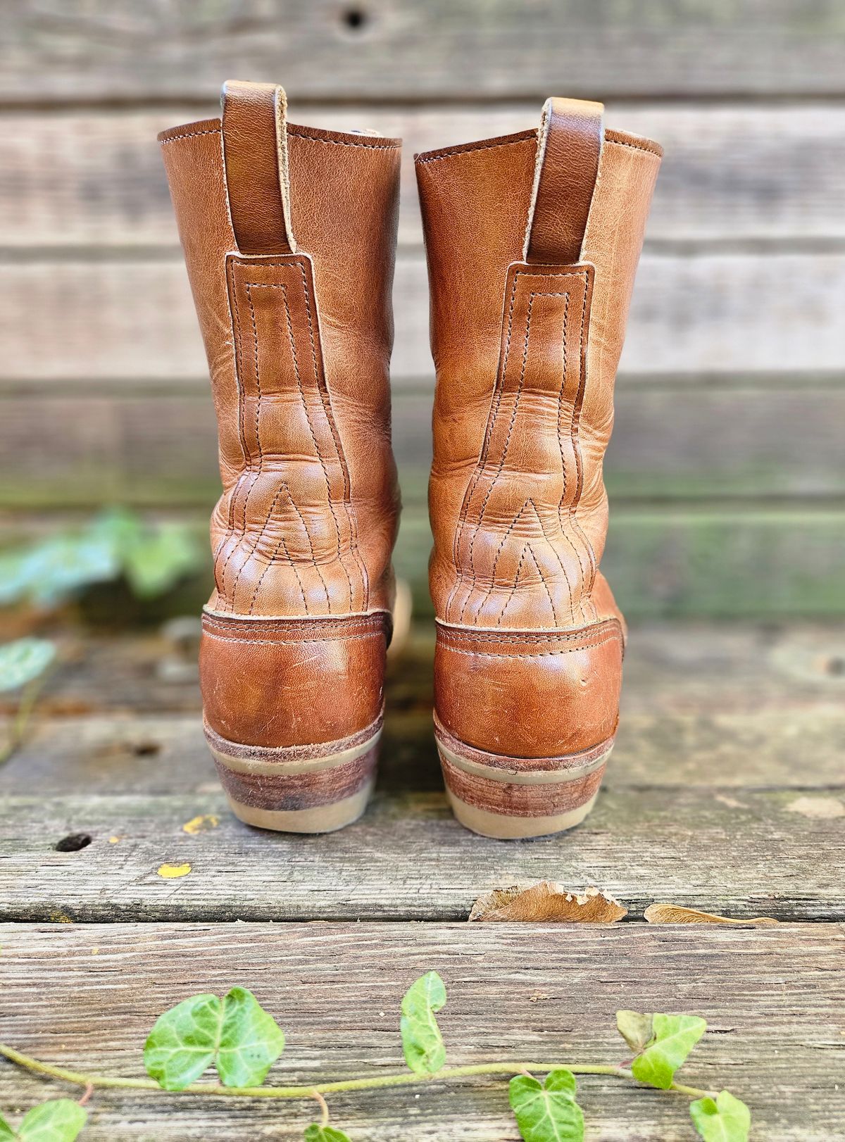 Photo by ShnyHntr91 on November 3, 2024 of the Nicks Builder Pro, MTO in Horween Natural Dublin.