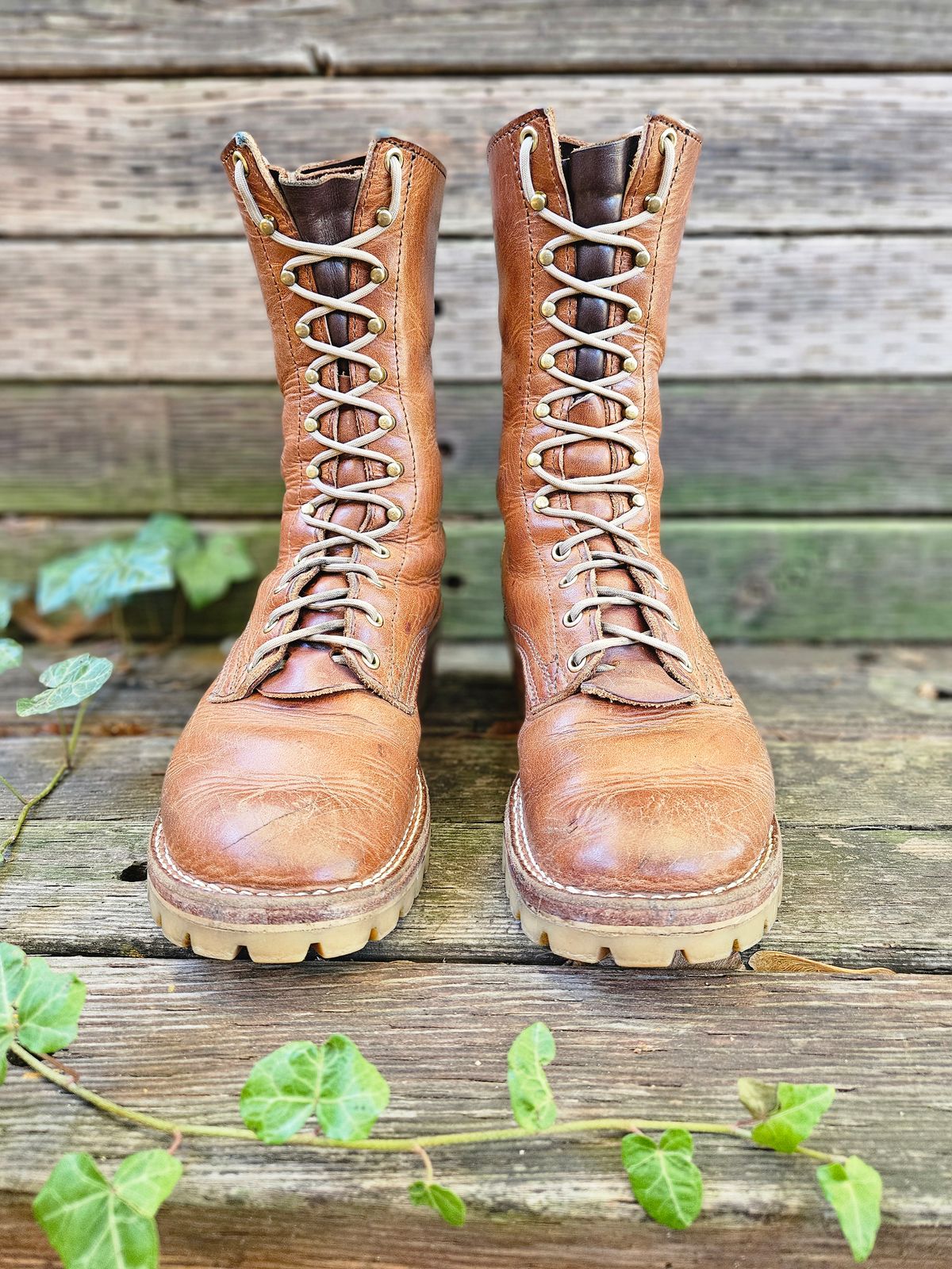 Photo by ShnyHntr91 on November 3, 2024 of the Nicks Builder Pro, MTO in Horween Natural Dublin.