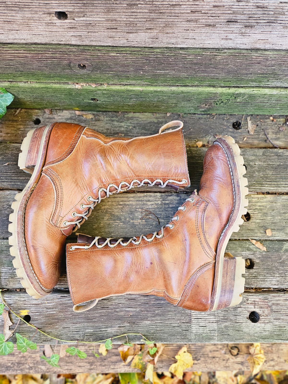 Photo by ShnyHntr91 on November 3, 2024 of the Nicks Builder Pro, MTO in Horween Natural Dublin.