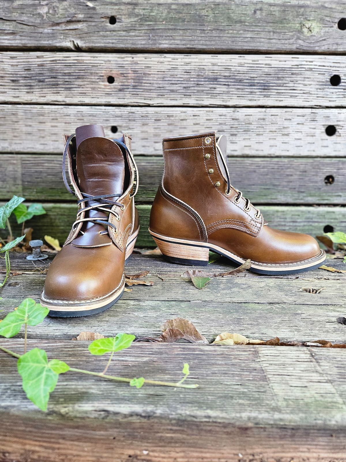 Photo by ShnyHntr91 on September 3, 2024 of the Nicks Becca in Horween British Tan Chromexcel.