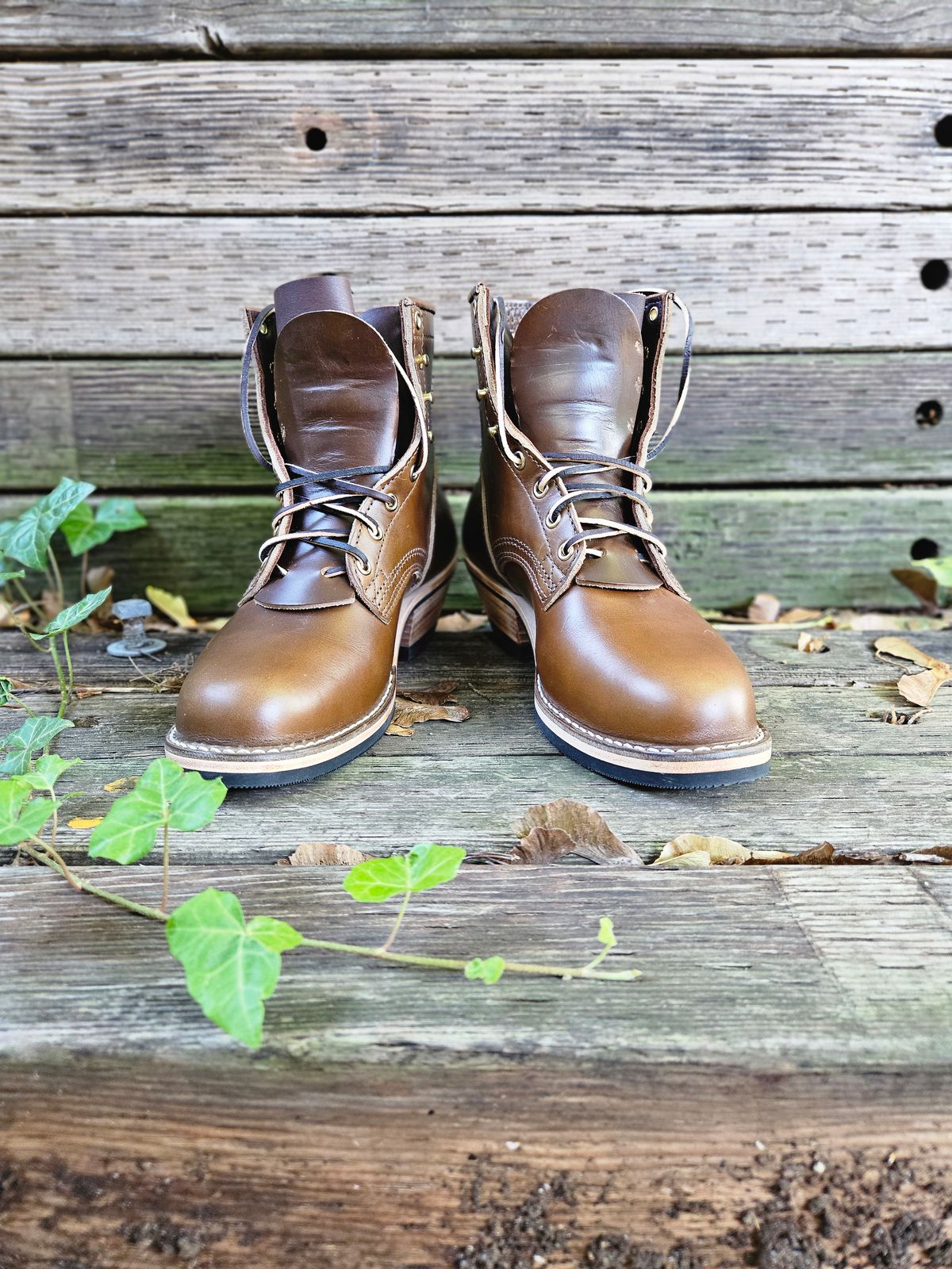 Photo by ShnyHntr91 on September 3, 2024 of the Nicks Becca in Horween British Tan Chromexcel.