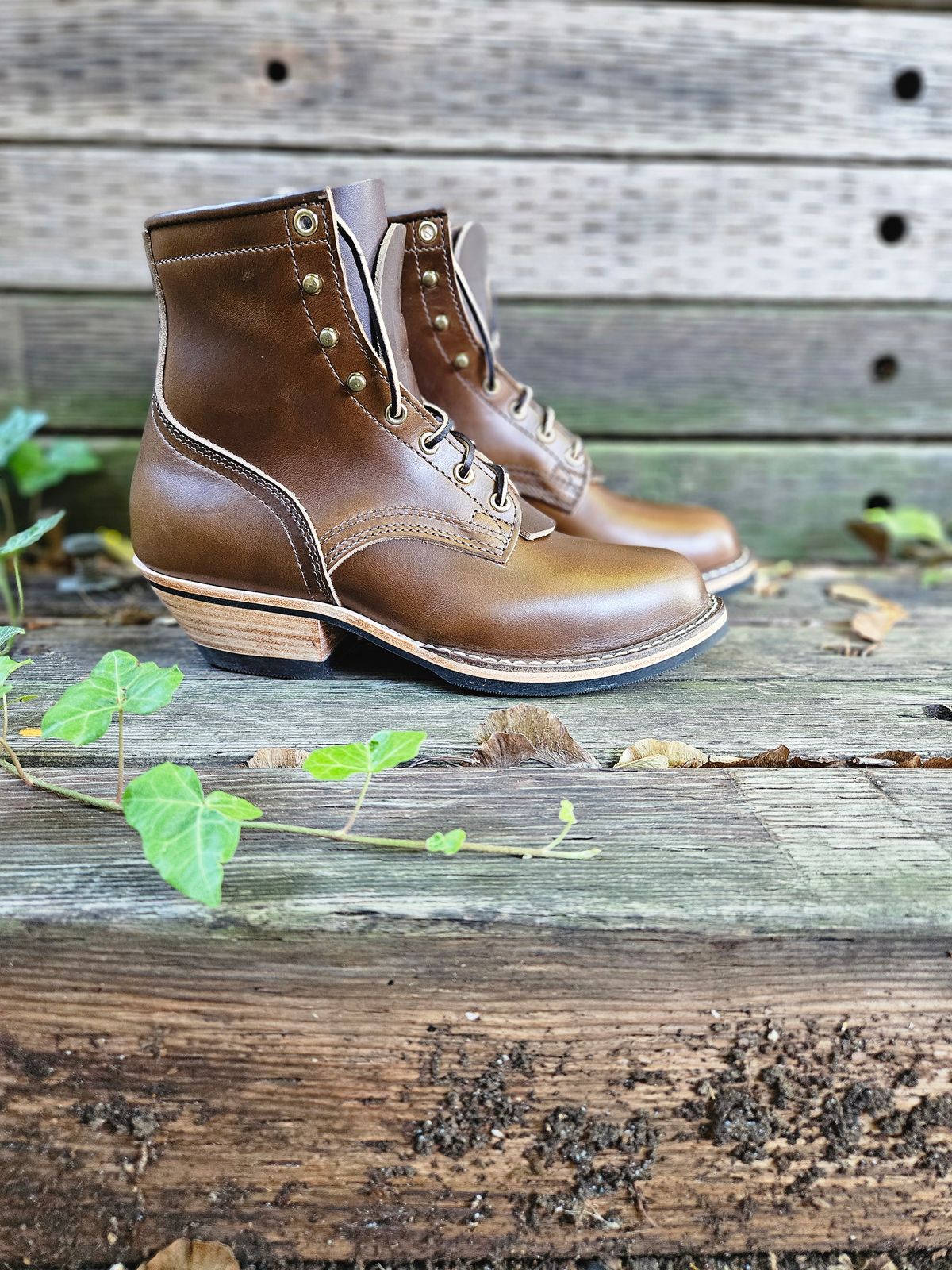 Photo by ShnyHntr91 on September 3, 2024 of the Nicks Becca in Horween British Tan Chromexcel.