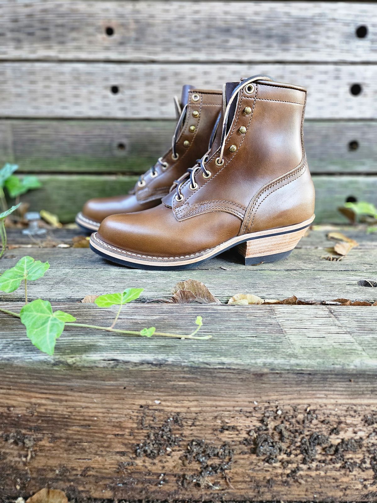 Photo by ShnyHntr91 on September 3, 2024 of the Nicks Becca in Horween British Tan Chromexcel.