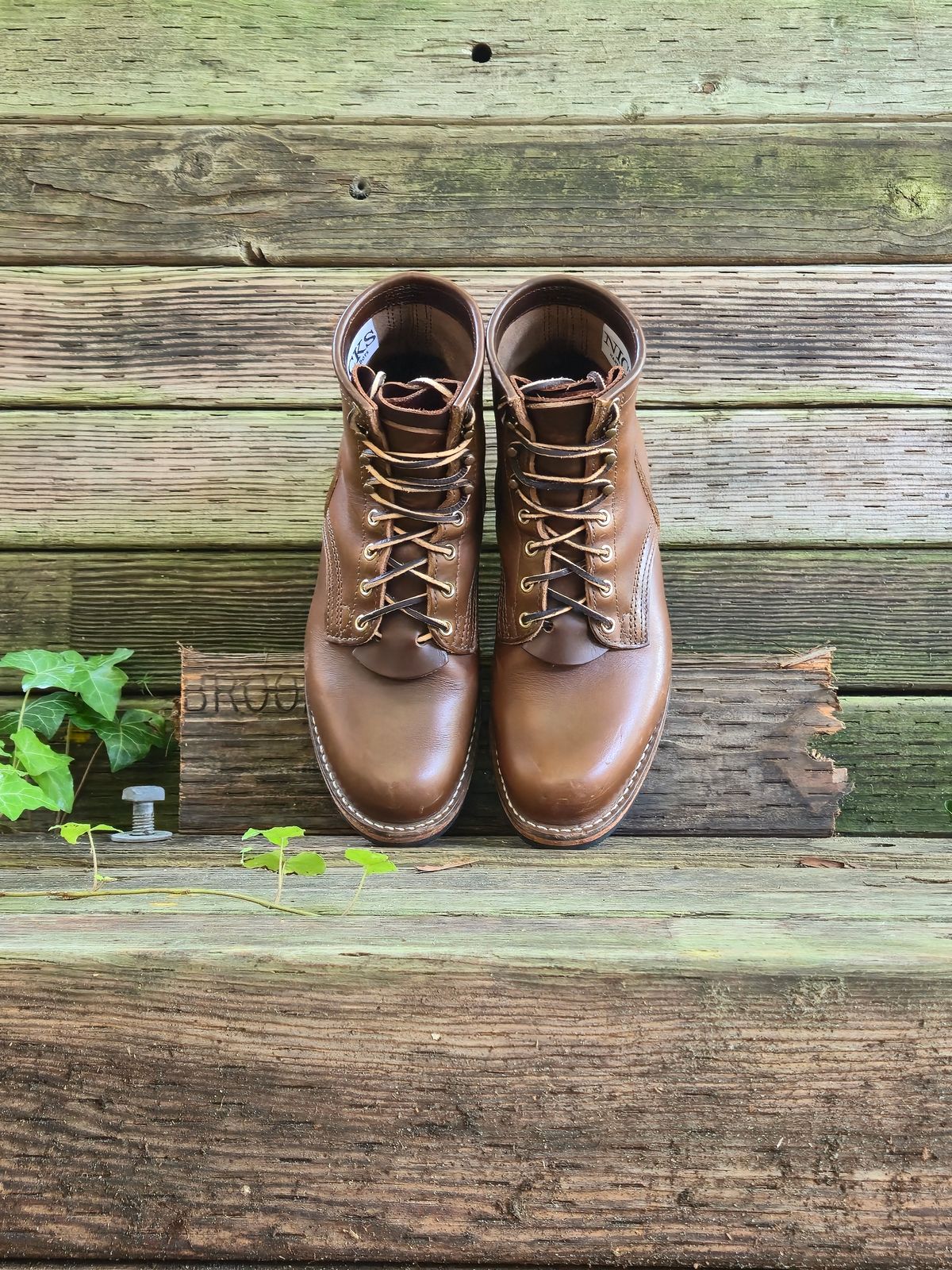Photo by ShnyHntr91 on June 22, 2025 of the Nicks Becca in Horween British Tan Chromexcel.