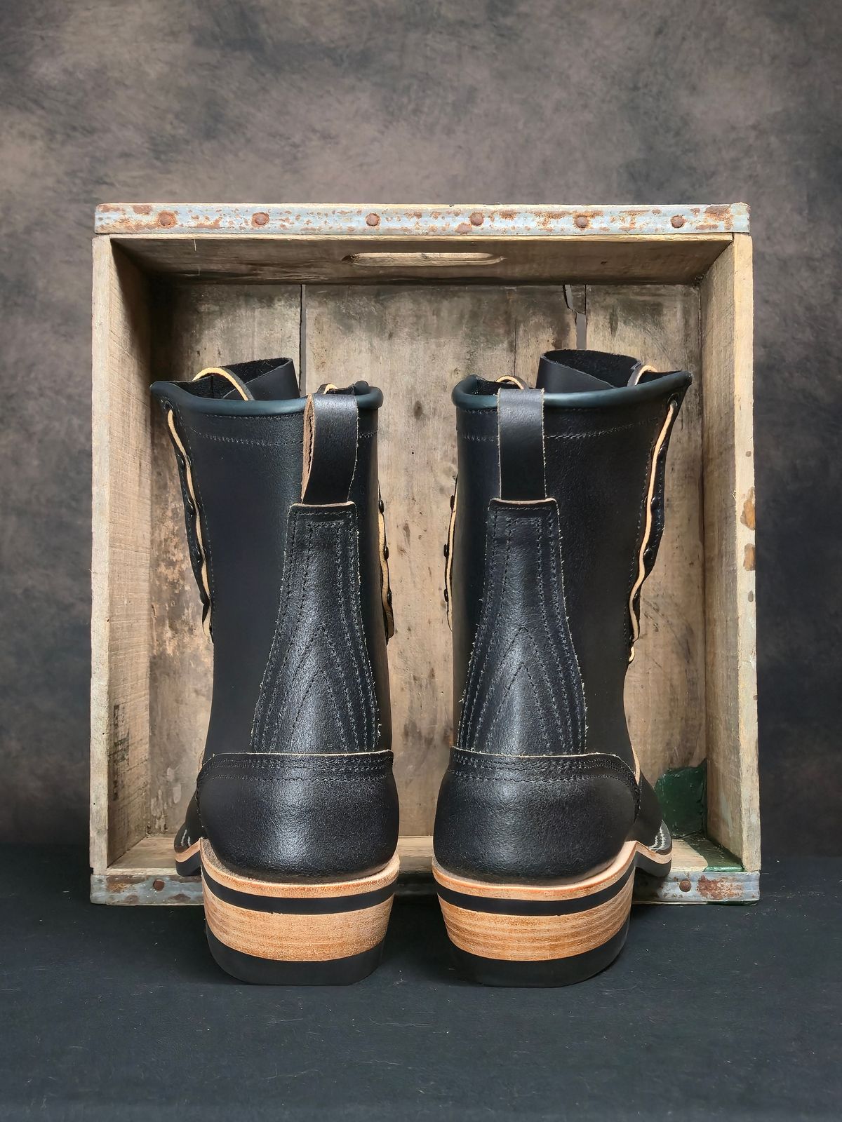 Photo by ShnyHntr91 on September 23, 2025 of the Nicks Lace To Toe in Horween Pacific Waxed Flesh.